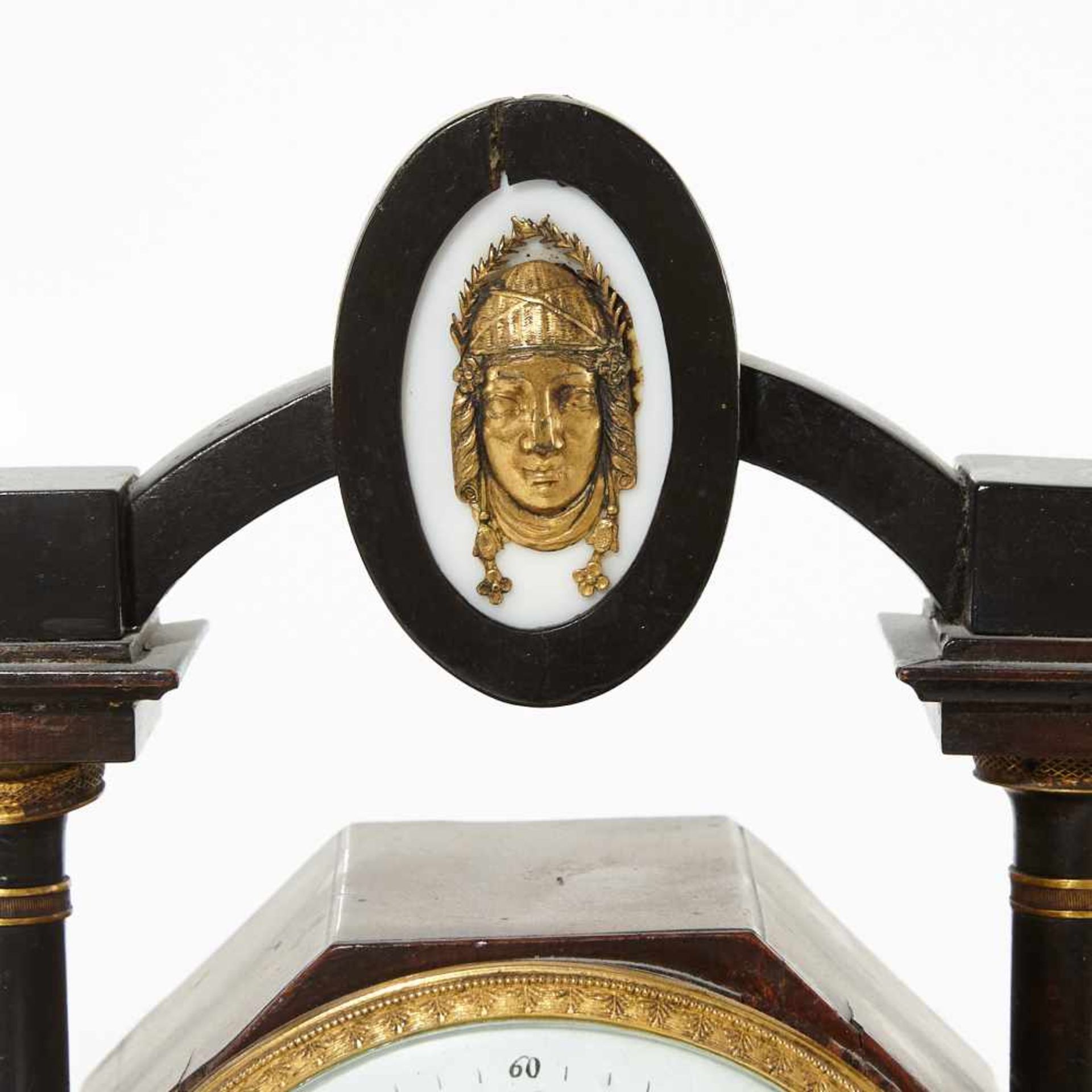 AN AUSTRIAN EMPIRE / BIEDERMEIER MANTEL CLOCK, MAHOGANY VENEERED WITH GILT BRONZE MOUNTS. AUSTRIA, - Bild 6 aus 6