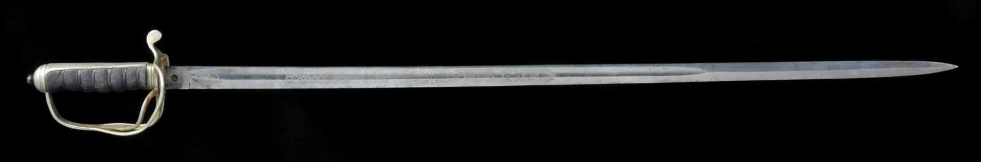 A BRITISH ROYAL ARTILLERY PERSONALIZED OFFICER’S SWORD WITH ETCHED BLADE, GEORGE V PERIOD. Origin: - Bild 15 aus 20