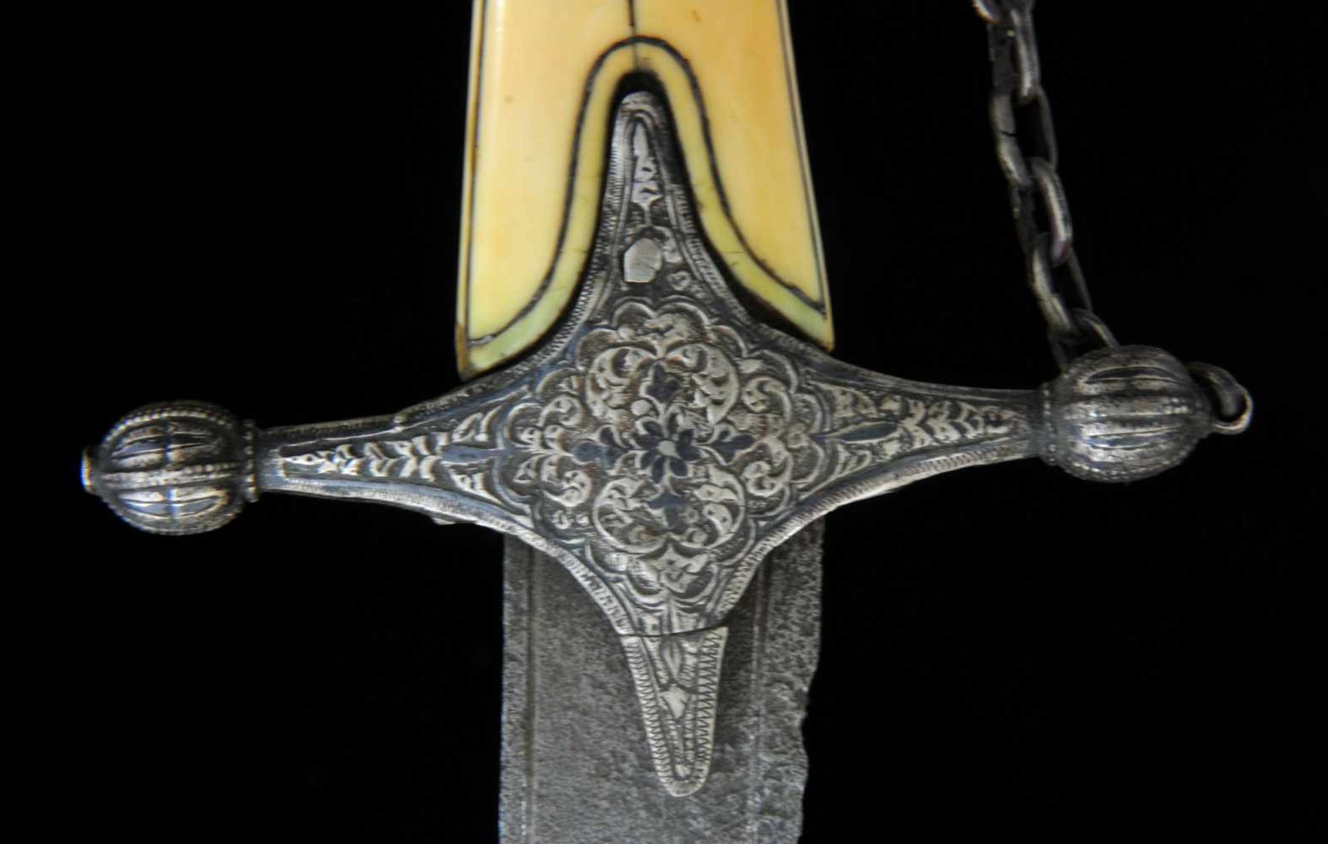 RARE DAGHESTAN SABRE SWORD, EARLY 20TH C. NIELLO, GOLD AND SILVER INLAYS, RUSSIAN EMPIRE, SWORD. - Bild 9 aus 10