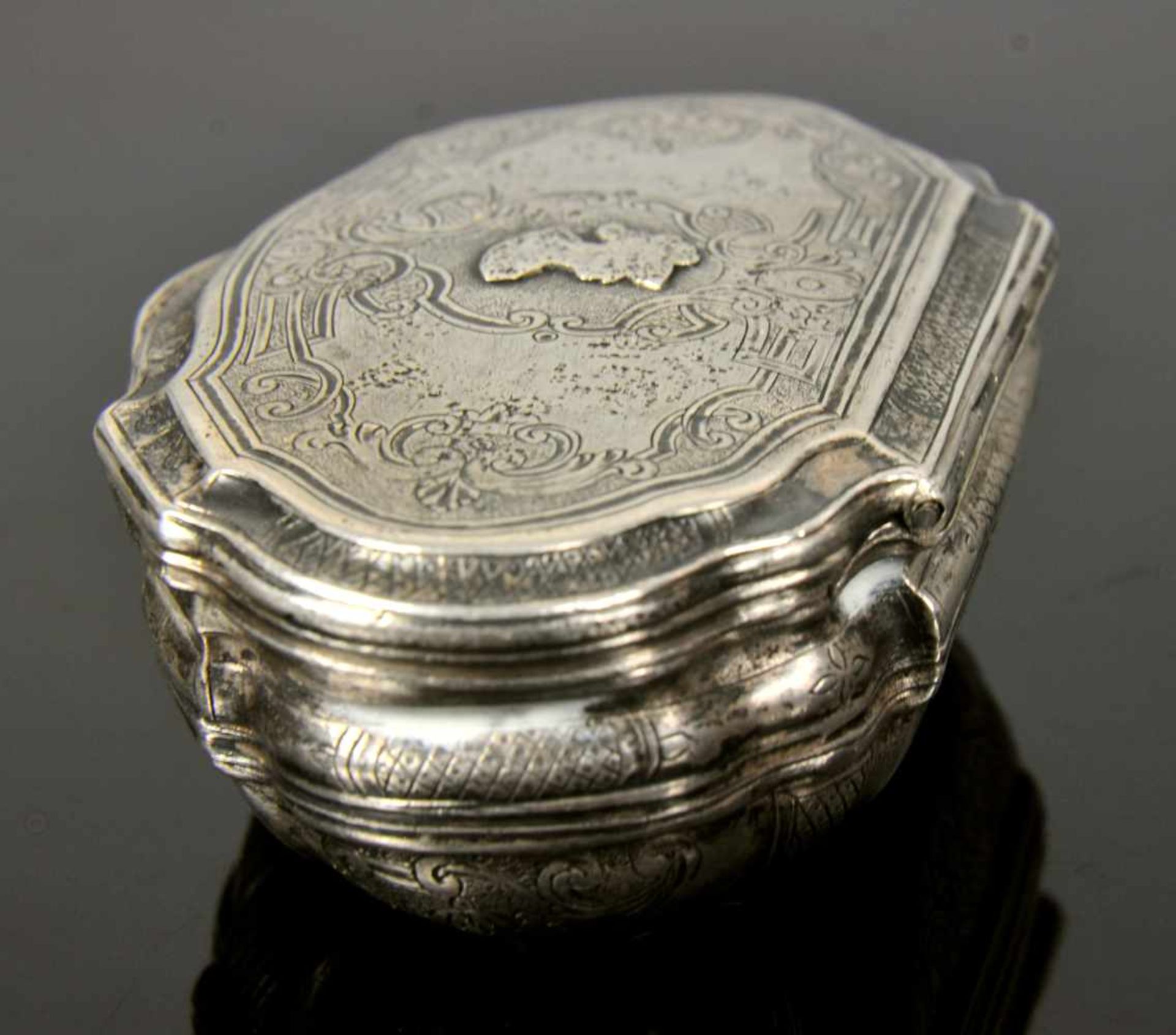 GERMAN SILVER SNUFF BOX, GERMANY / POLAND, BRESLAU / WROCŁAW, 18TH CENTURY.Origin: Germany / Poland, - Bild 6 aus 13