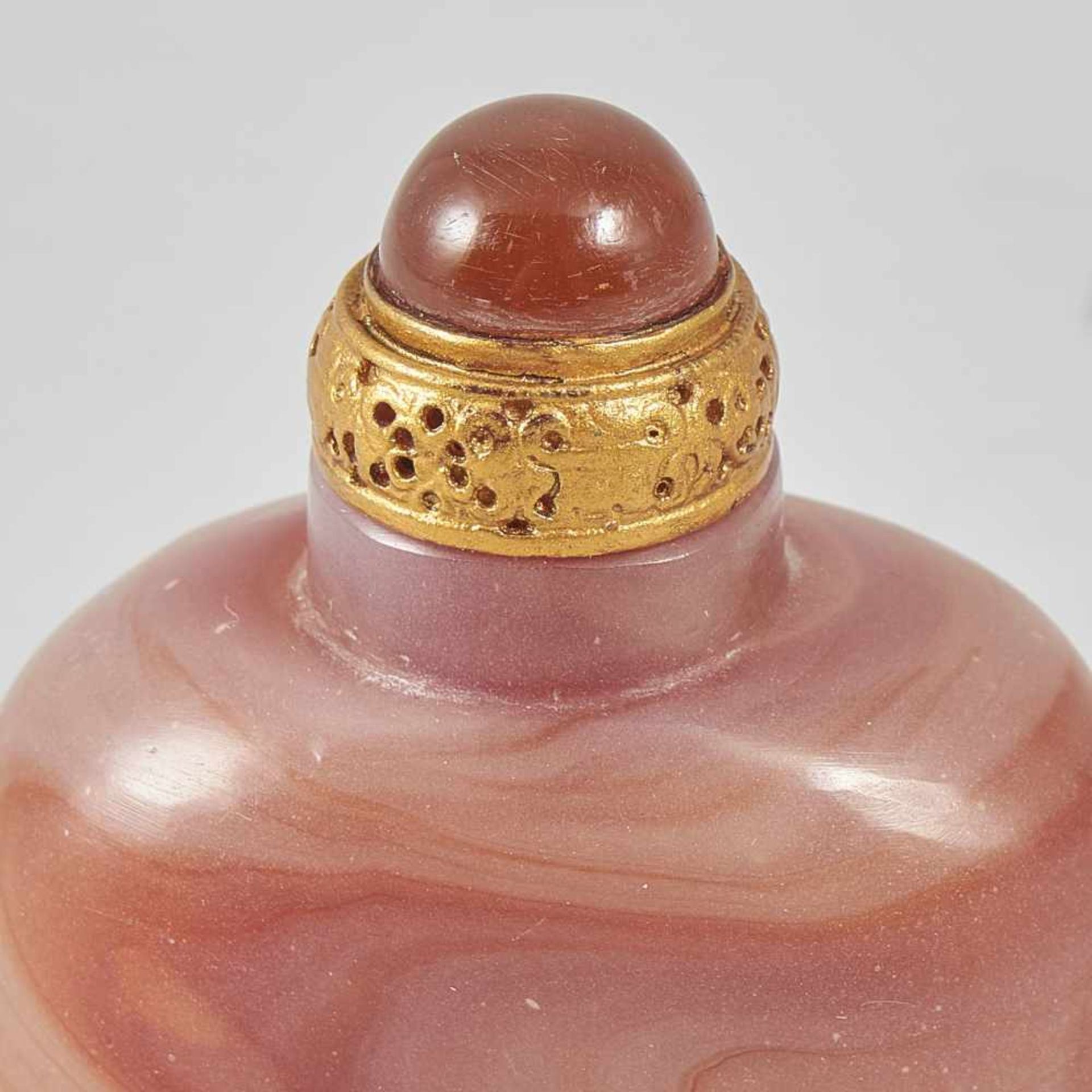 TWO CHINESE SNUFF BOTTLES IN AGATE, REPUBLICAN PERIOD AND LATER, 20TH CENTURY.A banded agate snuff - Bild 4 aus 6