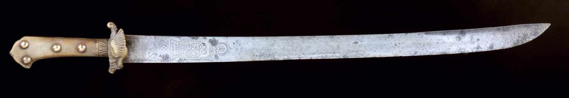 RARE PANDUR STYLE HUNTING DAGGER WITH ENGRAVED BLADE AND KARABELA HILT, WESTERN EUROPE, MIDDLE - Bild 2 aus 9