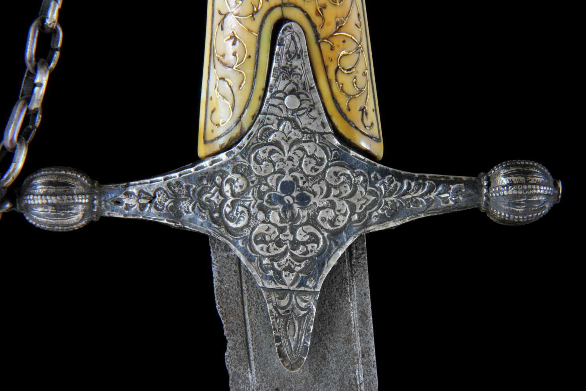 RARE DAGHESTAN SABRE SWORD, EARLY 20TH C. NIELLO, GOLD AND SILVER INLAYS, RUSSIAN EMPIRE, SWORD. - Bild 6 aus 10