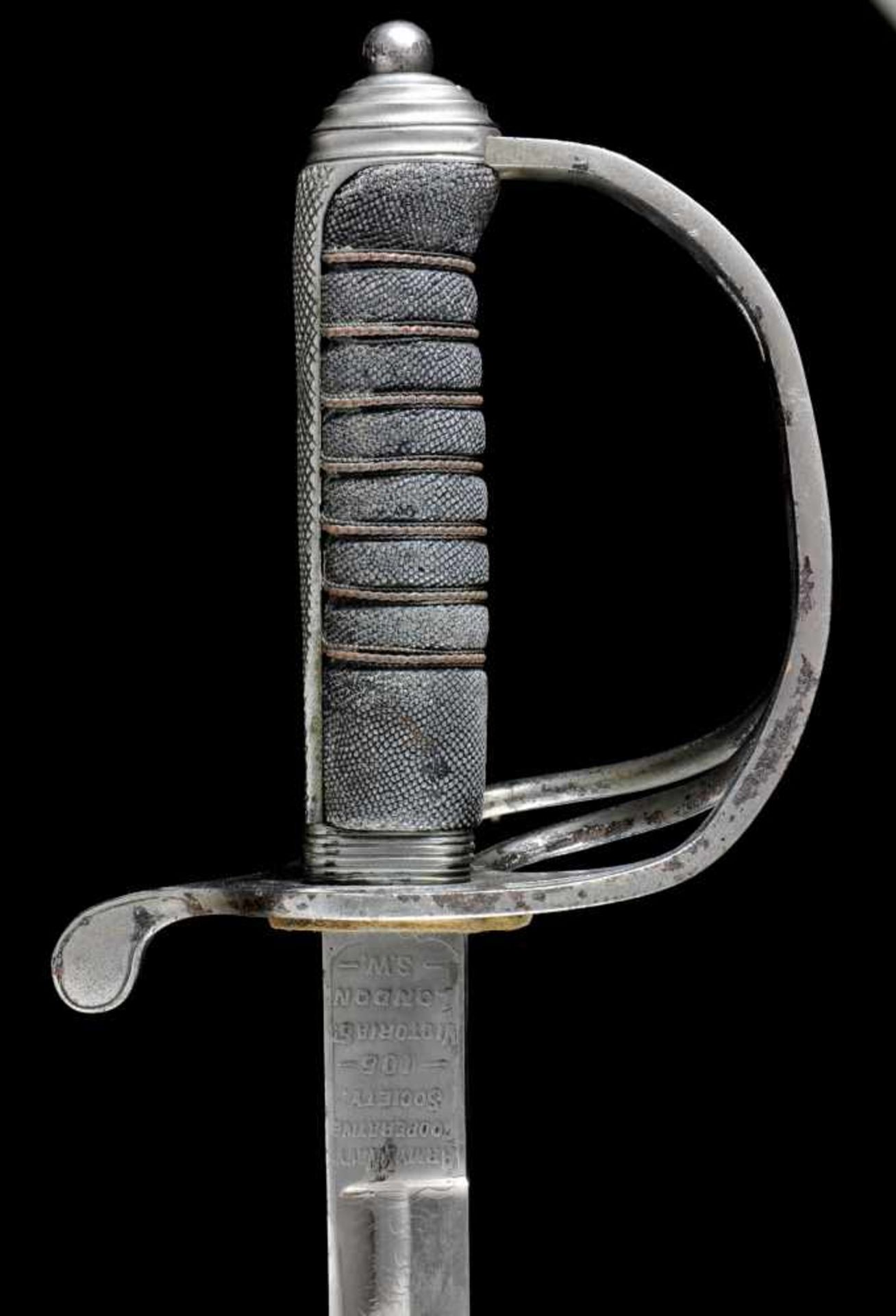 A BRITISH ROYAL ARTILLERY OFFICER’S SWORD WITH ETCHED BLADE, RETAILED BY ARMY & NAVY COOPERATIVE - Bild 16 aus 18