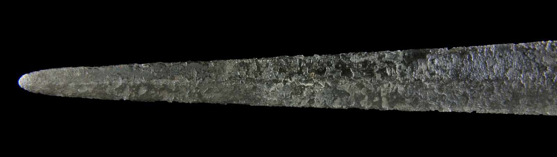 A LONG CELTIC SPEAR HEAD, 3RD – 2ND CENTURY B.C.Origin: Celtic area of Europe, 3rd – 2nd century B. - Bild 10 aus 11