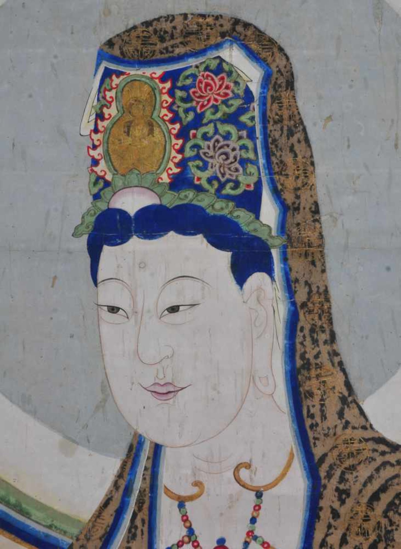 A LARGE CHINESE EMBROIDERED AND PAINTED WATER MOON GUANYIN (水月觀音圖) SCROLL. CHINA, QING - Bild 10 aus 13