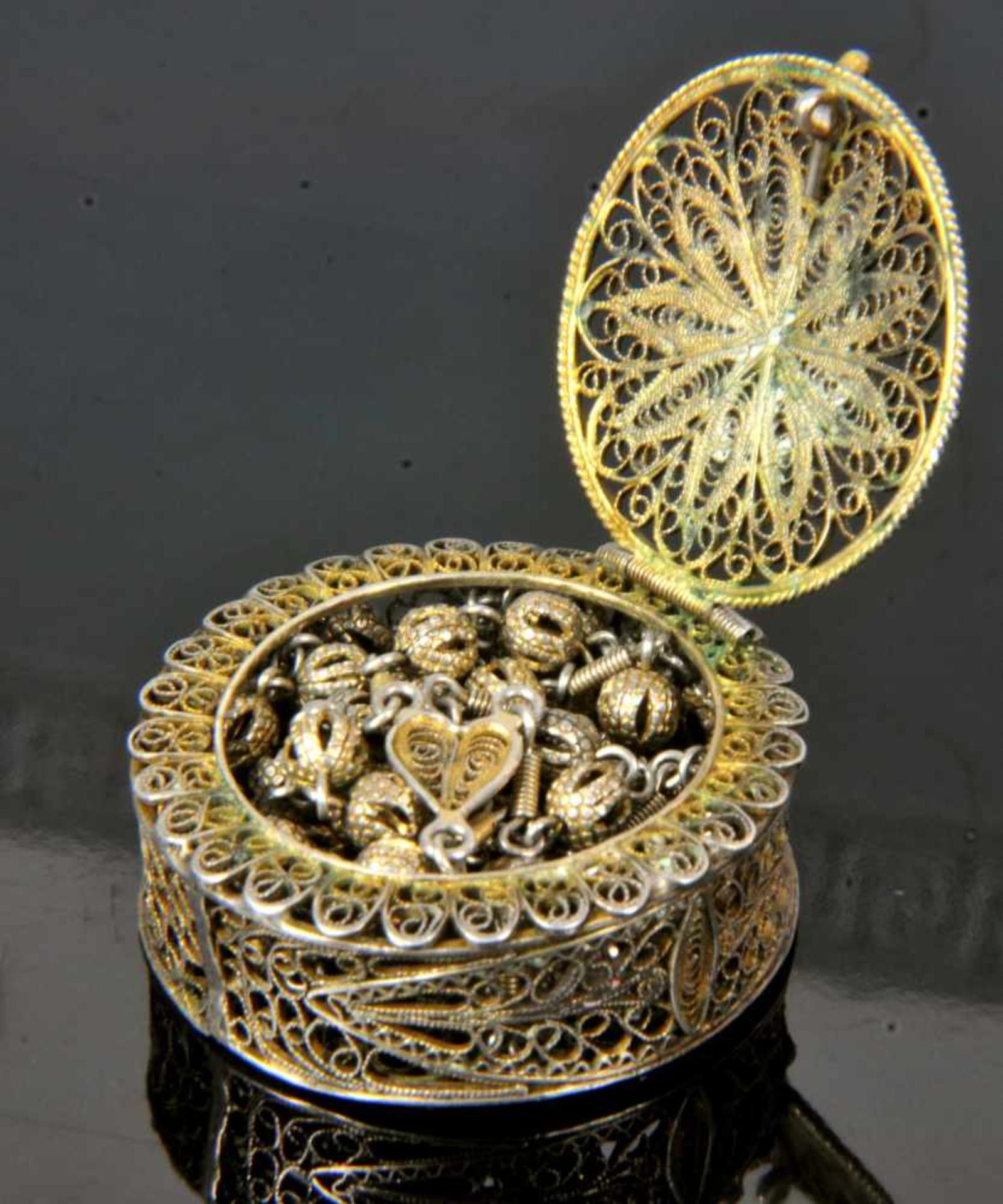 GOOD QUALITY SILVER FILIGREE BOX WITH A ROSARY, 800 STANDARD, 18TH CENTURY, WESTERN EUROPEOrigin: