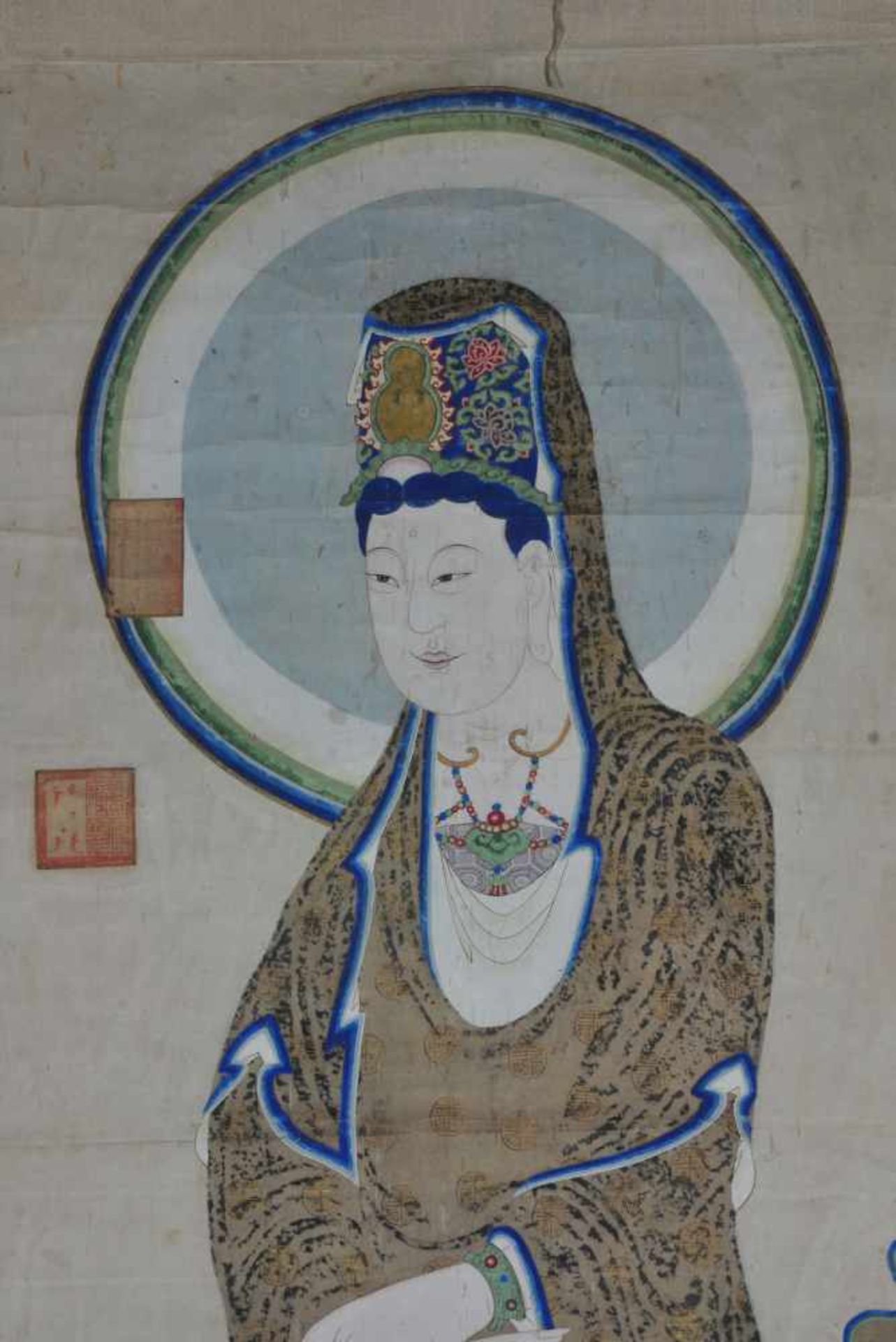 A LARGE CHINESE EMBROIDERED AND PAINTED WATER MOON GUANYIN (水月觀音圖) SCROLL. CHINA, QING - Bild 6 aus 13