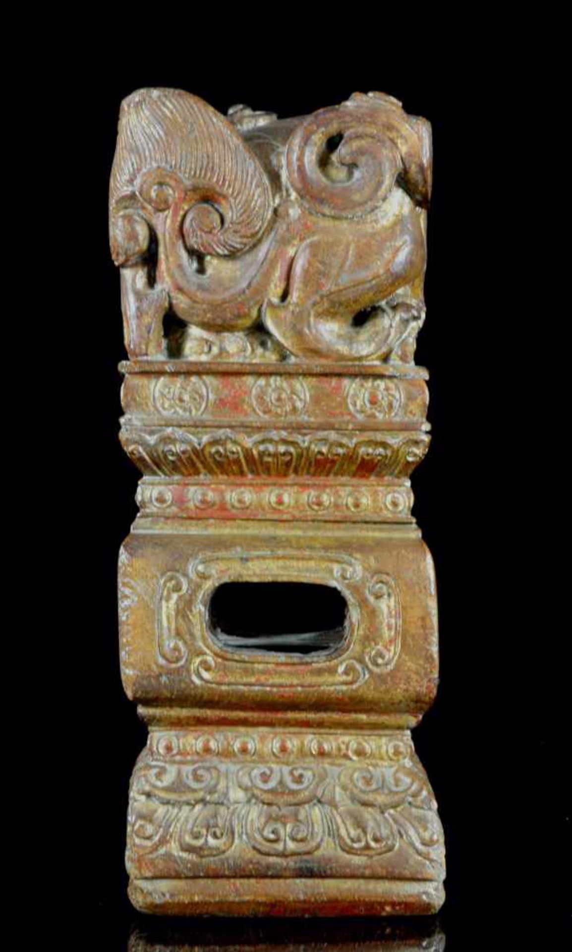 A CHINESE GILT WOOD SCULPTURE OF FOO DOGS. LATE MING DYNASTY. CHINA, 16-17TH CENTURYOrigin: China, - Bild 16 aus 19