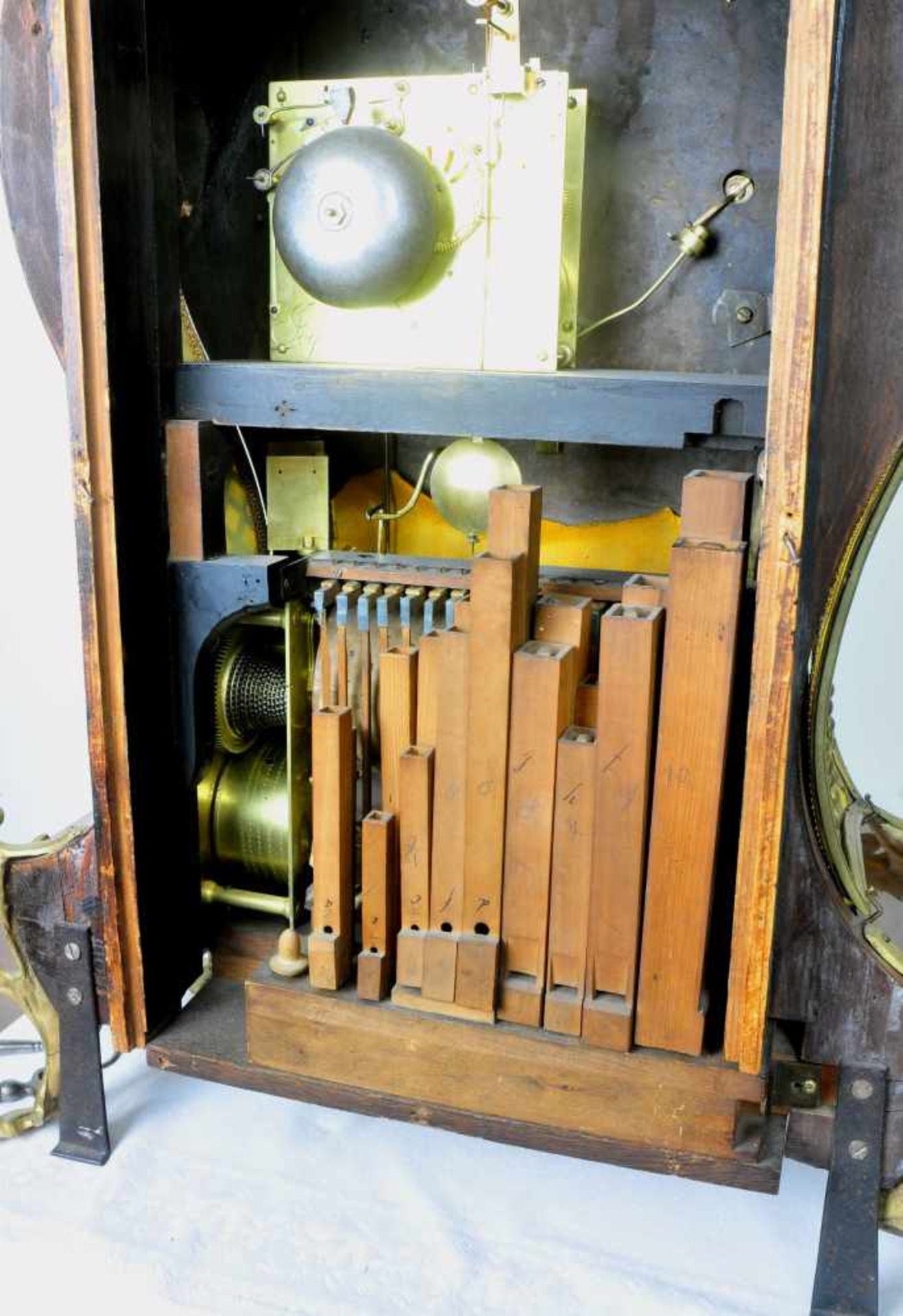 AN 18TH C. FRENCH/SWISS MUSICAL PIPE ORGAN AND QUARTER STRIKING MANTEL CLOCK BY JAQUET DROZ, LA - Bild 5 aus 19