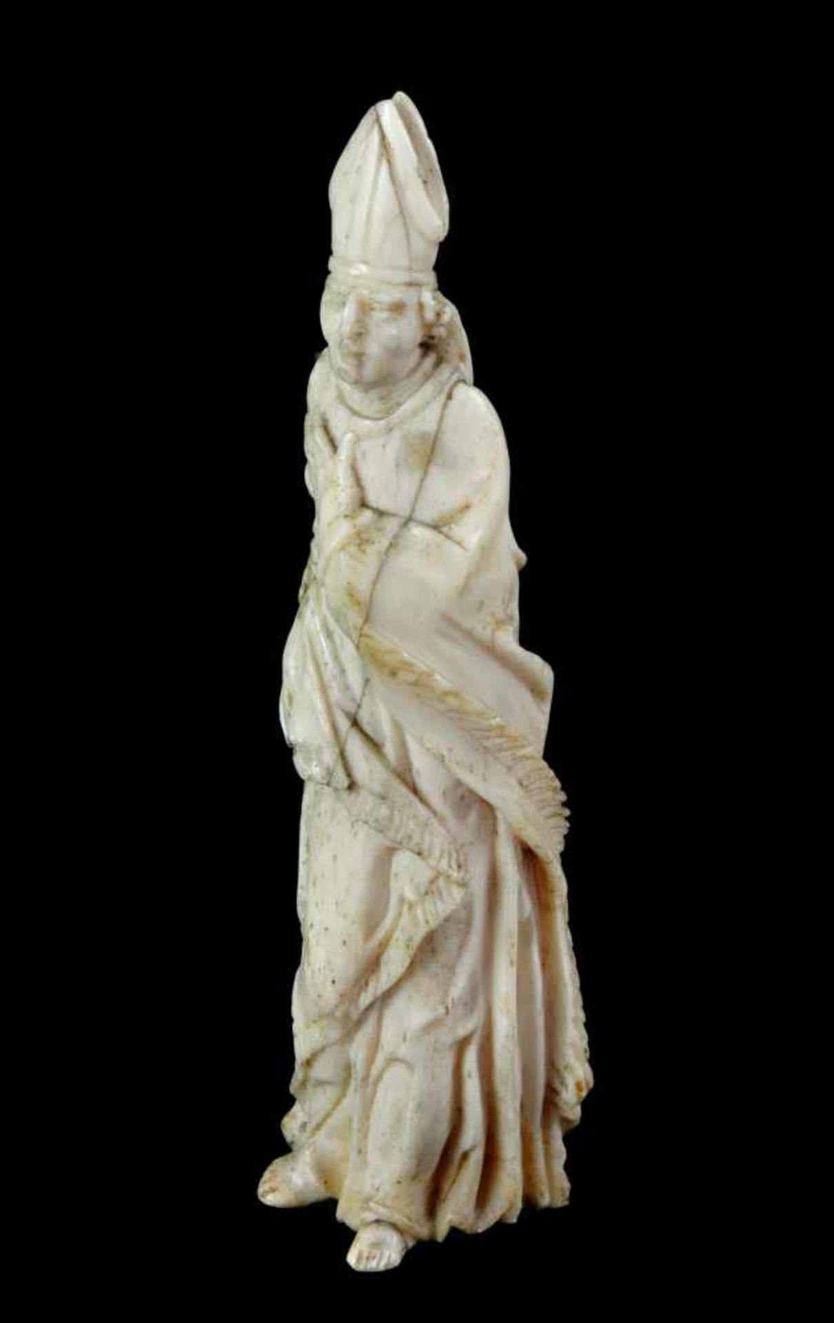 CARVED BONE OR IVORY FIGURE OF A BISHOP. POSSIBLY FRENCH. 16TH CENTURYOrigin: Western Europe, - Bild 4 aus 6