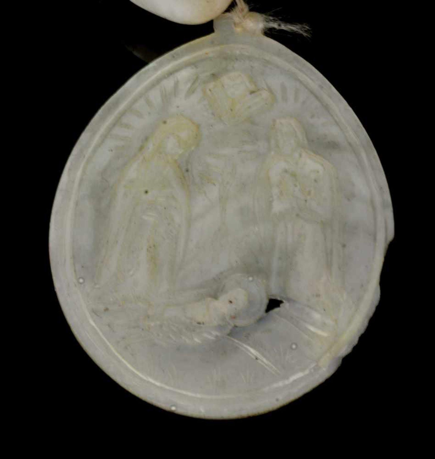 SILVER, PEARL AND MOTHER OF PEARL PENDANT WITH THE HOLY FAMILY. 18TH CENTURY, CENTRAL EUROPE.Origin: - Bild 2 aus 7