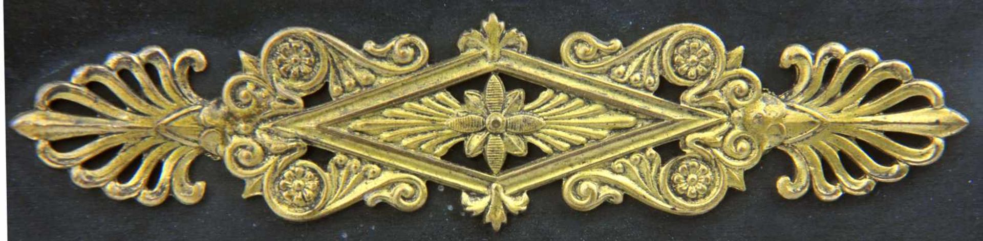 AN EMPIRE STYLE GILT AND PATINATED BRONZE JEWELRY BOX, LATE 19TH CENTURY.Origin: France. - Bild 9 aus 12