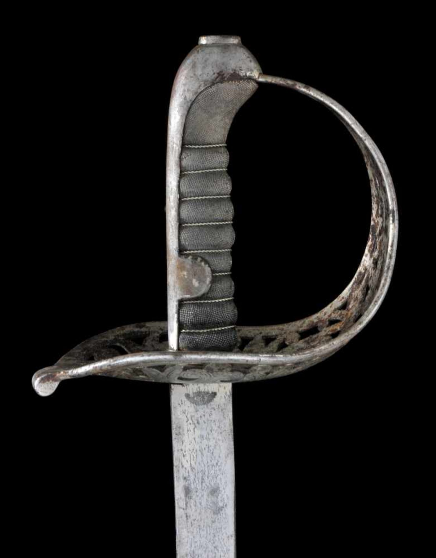 AN AUSTRO-HUNGARIAN M1869 CAVALRY OFFICER’S SWORD WITH GERMAN PRODUCED BLADE. KuK Kavallerie- - Bild 6 aus 10