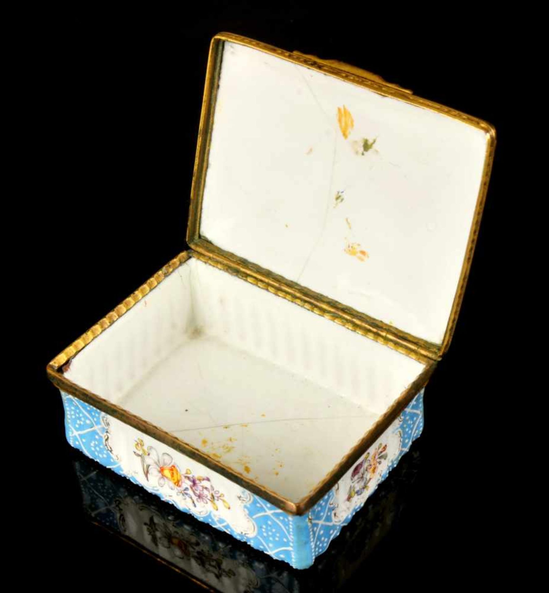 GERMANY, SMALL MID-18TH CENTURY ENAMEL SNUFF BOX WITH GILT BRONZE MOUNTS, HAND PAINTED DECORATION. - Bild 8 aus 10