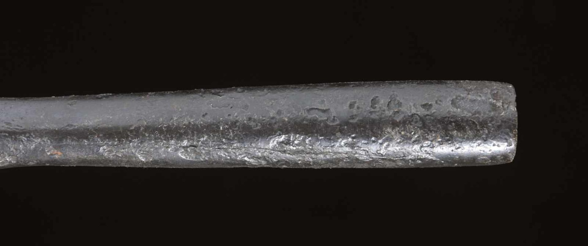 A LONG CELTIC SPEAR HEAD, 3RD – 2ND CENTURY B.C.Origin: Celtic area of Europe, 3rd – 2nd century B. - Bild 5 aus 11