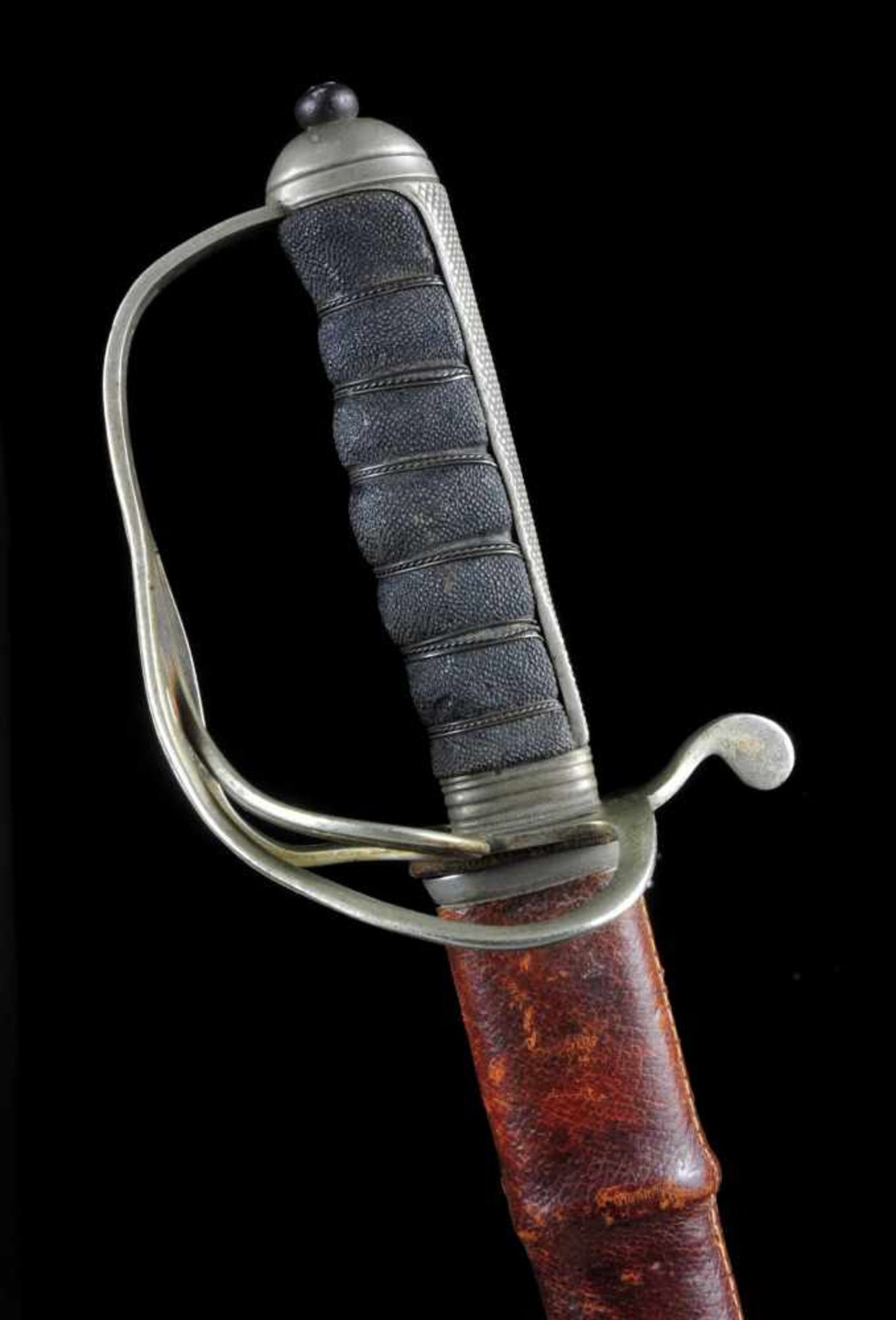 A BRITISH ROYAL ARTILLERY PERSONALIZED OFFICER’S SWORD WITH ETCHED BLADE, GEORGE V PERIOD. Origin: