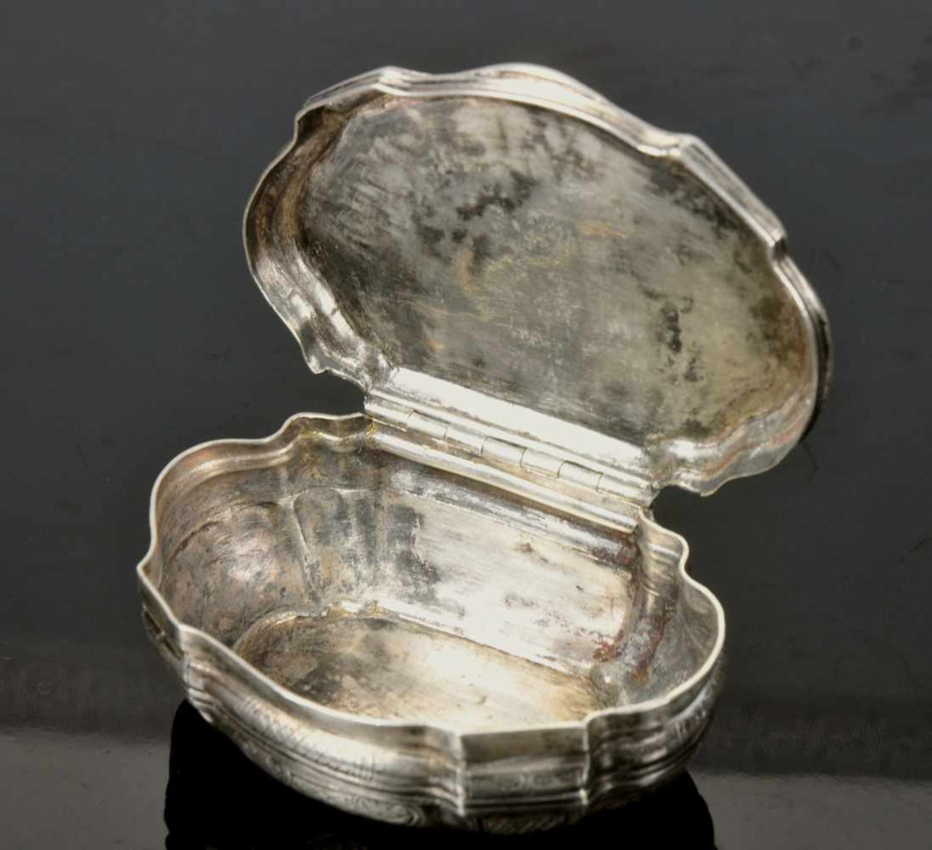 GERMAN SILVER SNUFF BOX, GERMANY / POLAND, BRESLAU / WROCŁAW, 18TH CENTURY.Origin: Germany / Poland, - Bild 4 aus 13