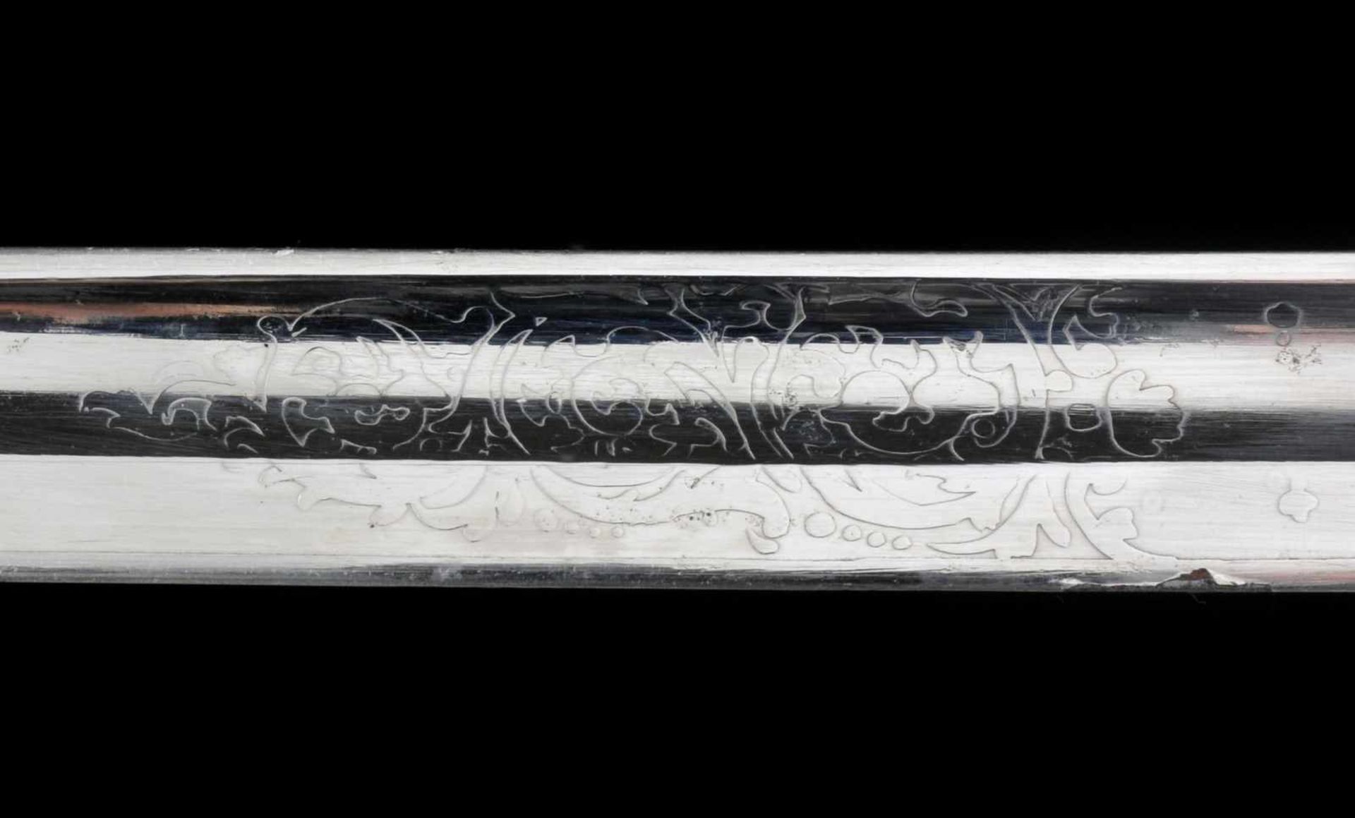 A BRITISH ROYAL ARTILLERY OFFICER’S SWORD WITH ETCHED BLADE, RETAILED BY ARMY & NAVY COOPERATIVE - Bild 7 aus 18