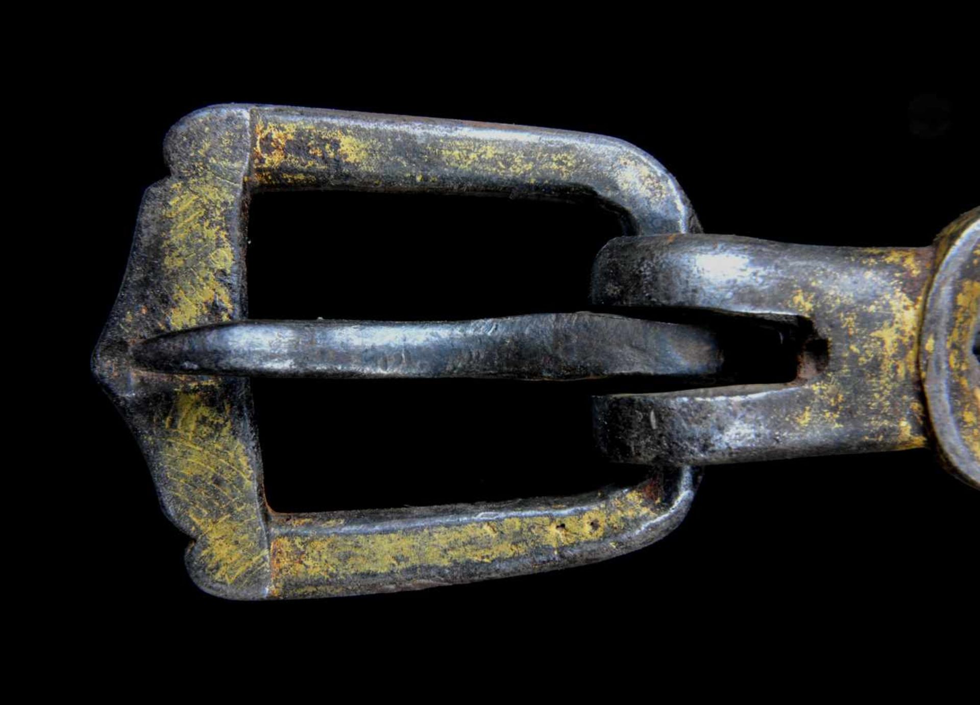 CHINESE GILT IRON PARTS OF THE HORSE HARNESS, 17TH CENTURY, EARLY QING DYNASTY.Origin: China, - Bild 5 aus 10