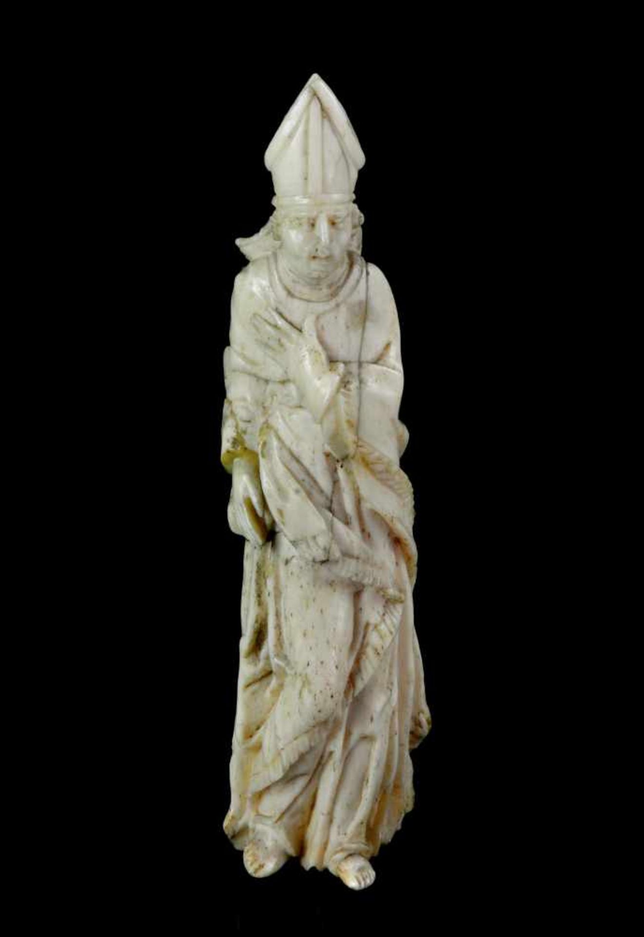 CARVED BONE OR IVORY FIGURE OF A BISHOP. POSSIBLY FRENCH. 16TH CENTURYOrigin: Western Europe, - Bild 3 aus 6