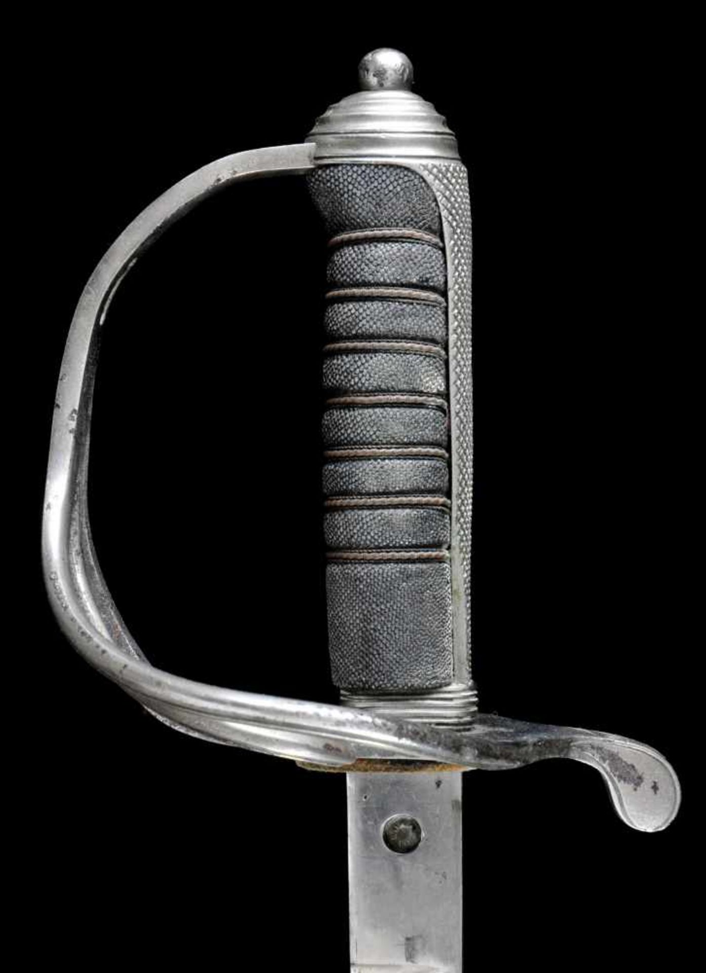A BRITISH ROYAL ARTILLERY OFFICER’S SWORD WITH ETCHED BLADE, RETAILED BY ARMY & NAVY COOPERATIVE - Bild 15 aus 18