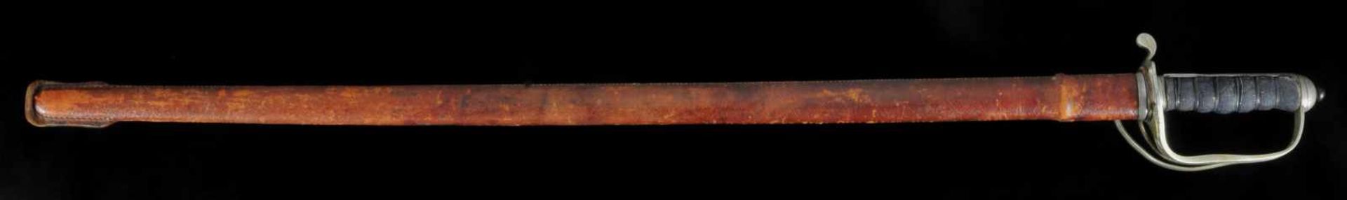 A BRITISH ROYAL ARTILLERY PERSONALIZED OFFICER’S SWORD WITH ETCHED BLADE, GEORGE V PERIOD. Origin: - Bild 12 aus 20