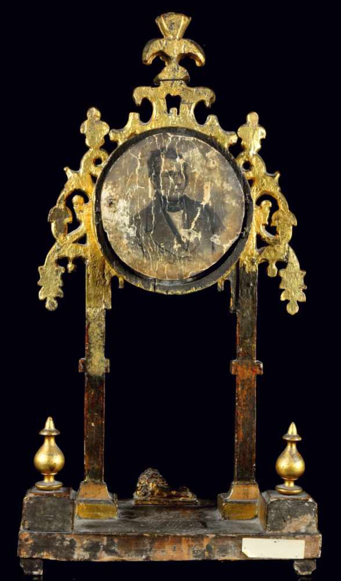 AN AUSTRIAN NEOCLASSICAL PORTAL CLOCK WITH CALENDAR, GILT WOOD. AUSTRIA, LOUIS XVI PERIOD, 1787. - Bild 6 aus 11