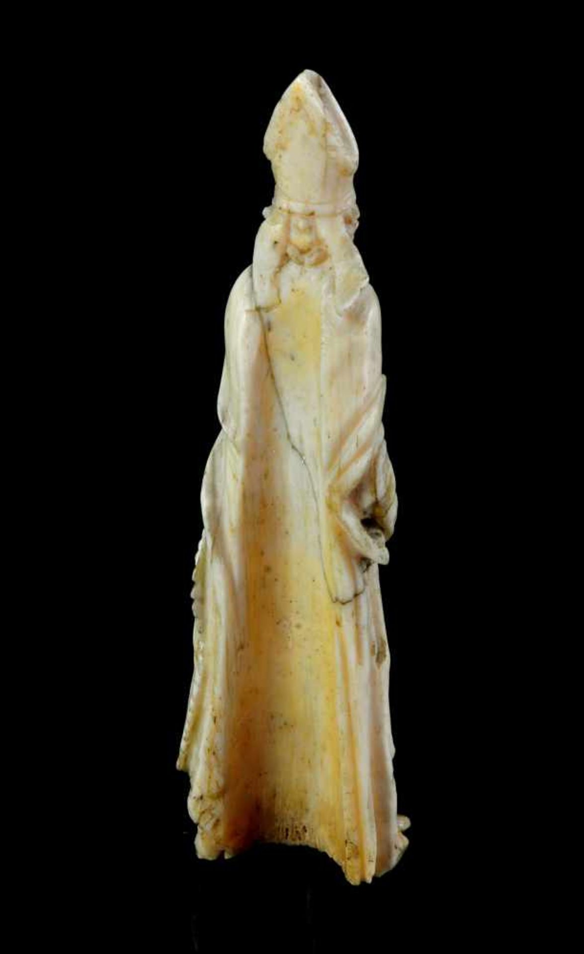 CARVED BONE OR IVORY FIGURE OF A BISHOP. POSSIBLY FRENCH. 16TH CENTURYOrigin: Western Europe, - Bild 6 aus 6