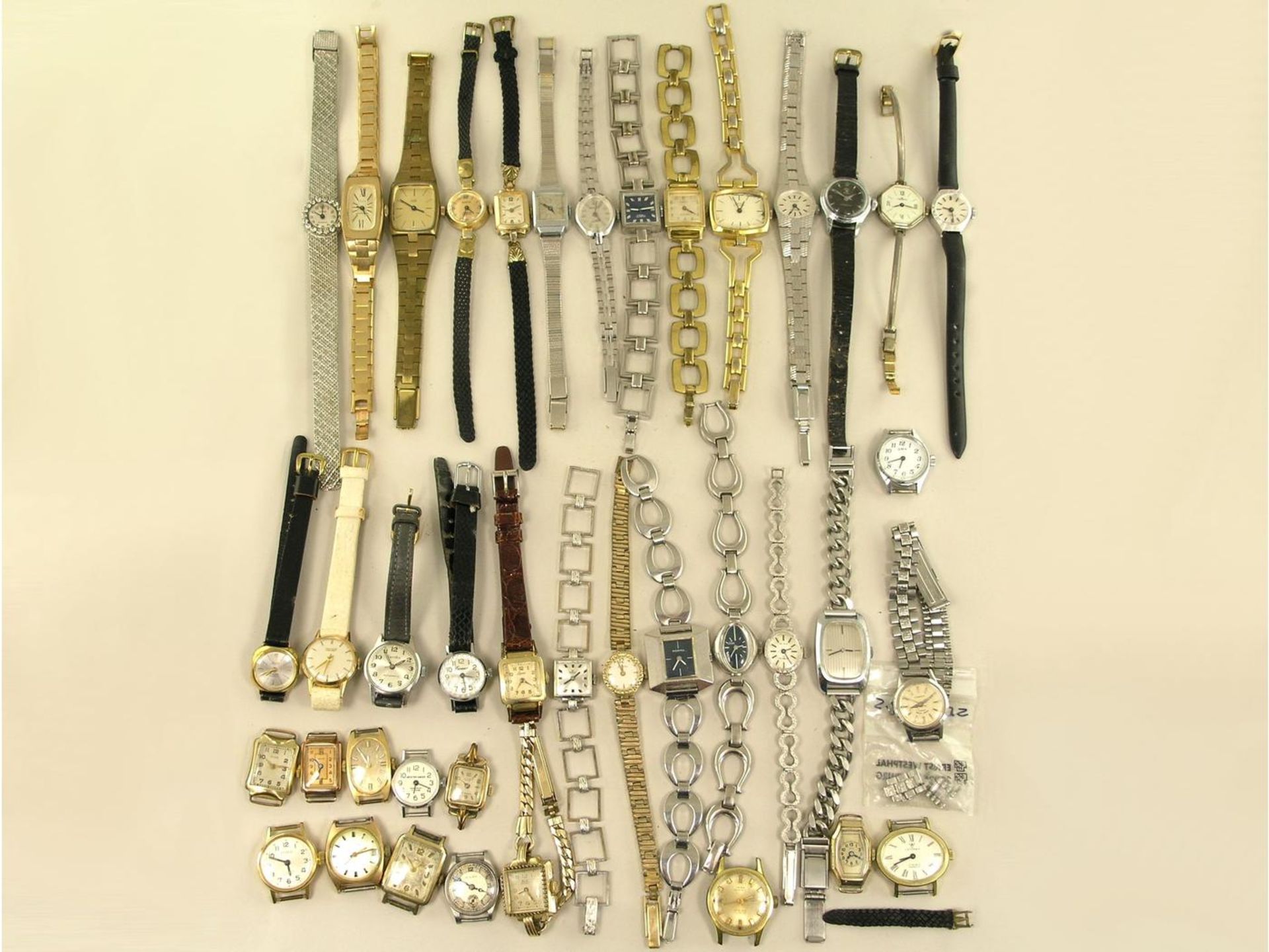 Armbanduhr: großes Konvolut vintage Damenuhren, 50er/80er Jahre 40 Stück, überwiegend vergoldet,