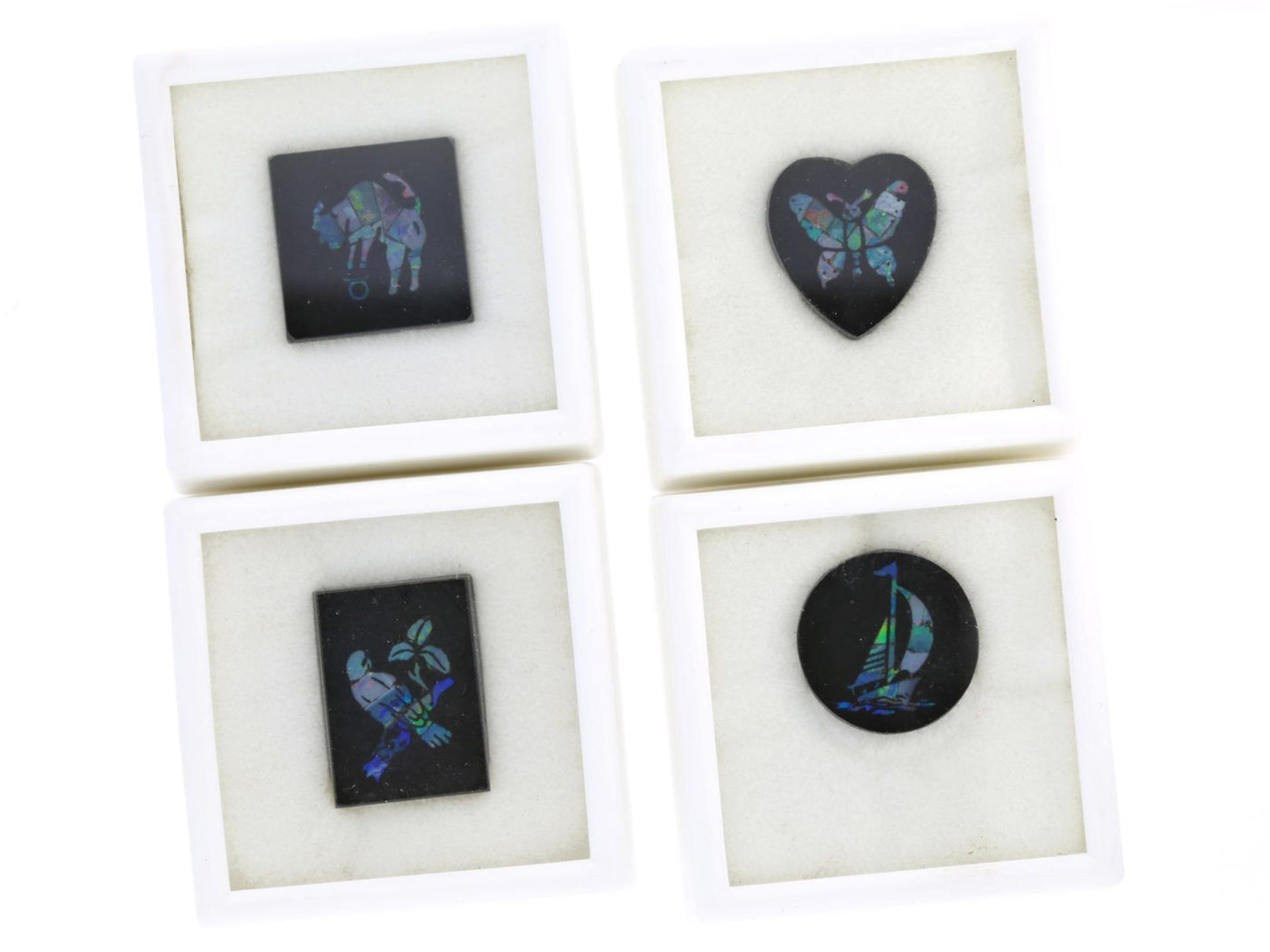 Steine: großes Konvolut Onyx-Platten mit Opal-Einlagen für Anhänger/Ringe, Messe-Exponat aus