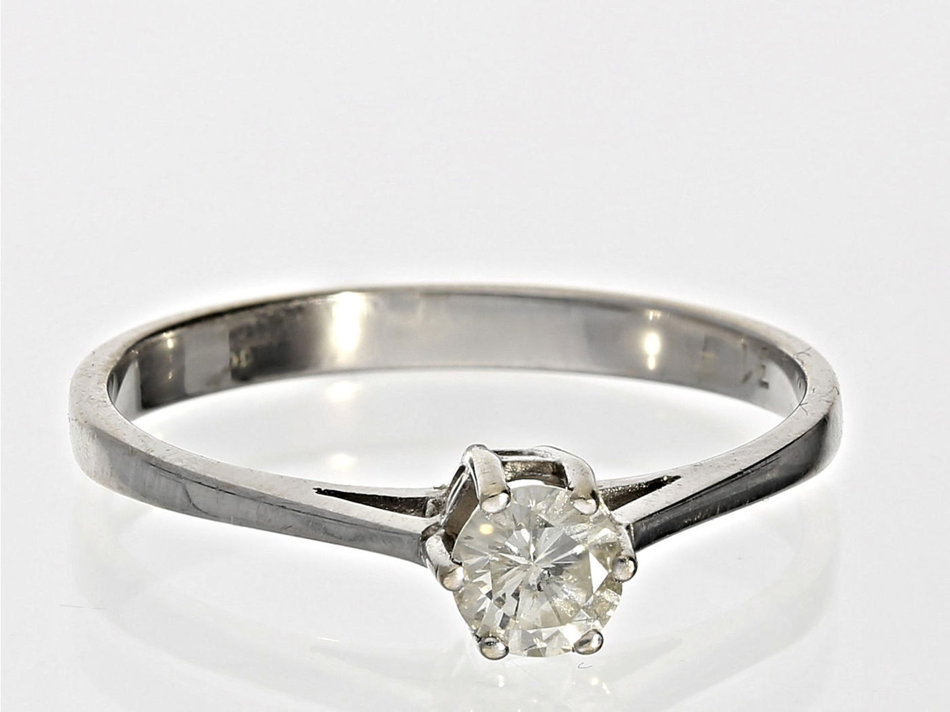 Ring: weißgoldener vintage Solitär-Brillantring, 0,31ct Ca. Ø17,5mm, RG56, ca. 1,7g, 14K Weißgold,