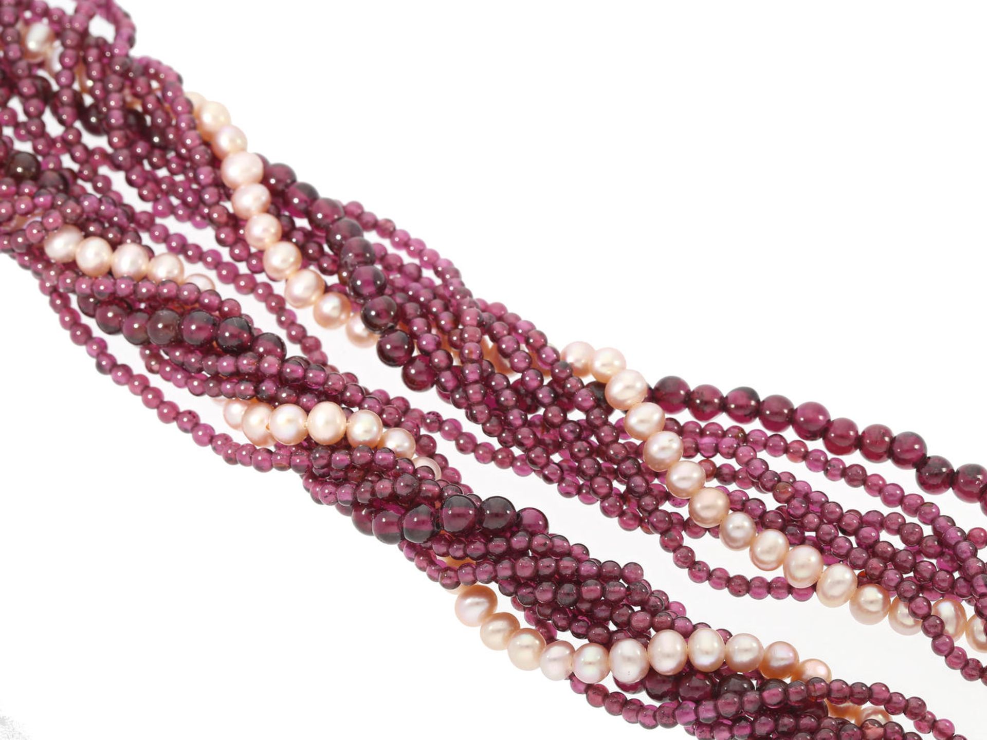 Kette: ausgefallene, mehrreihige Granat/Perlenkette mit großer 18K Goldschließe Ca. 46cm lang, ca. - Image 2 of 2