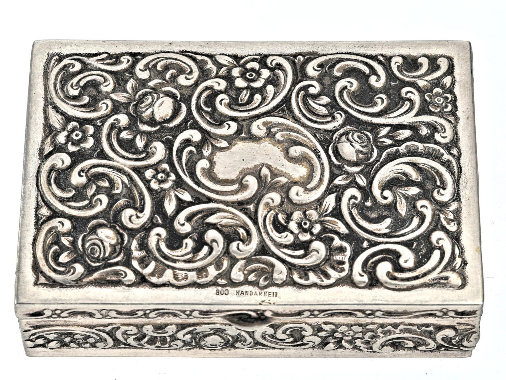 Dose: prunkvolle antike Silberdose mit floralen Verzierungen, Handarbeit aus 800er Silber Ca. 9 ×