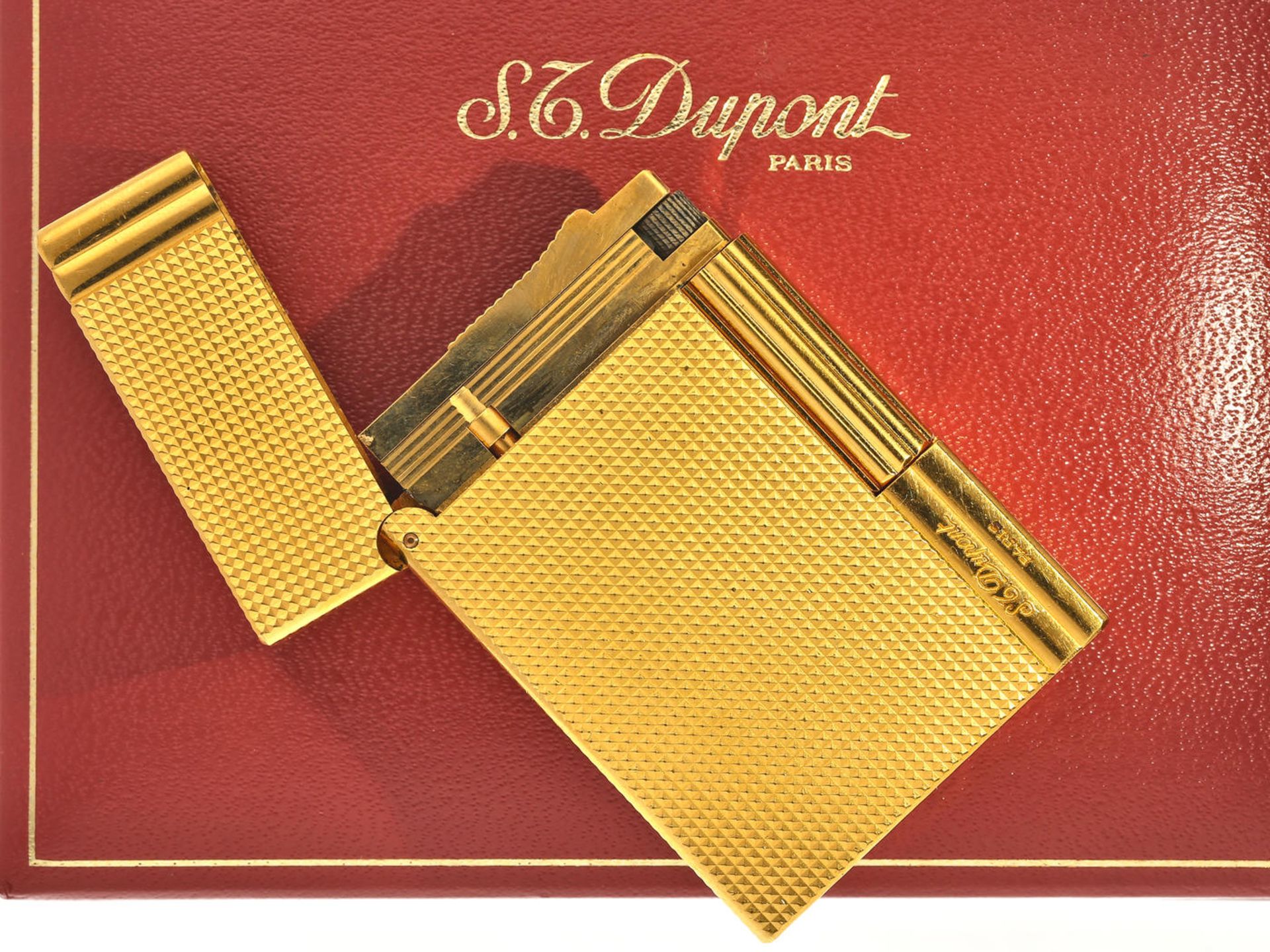 Feuerzeug: gut erhaltenes Dupont Feuerzeug mit originaler Box und Papieren, vintage Ca. 55 × 37 ×