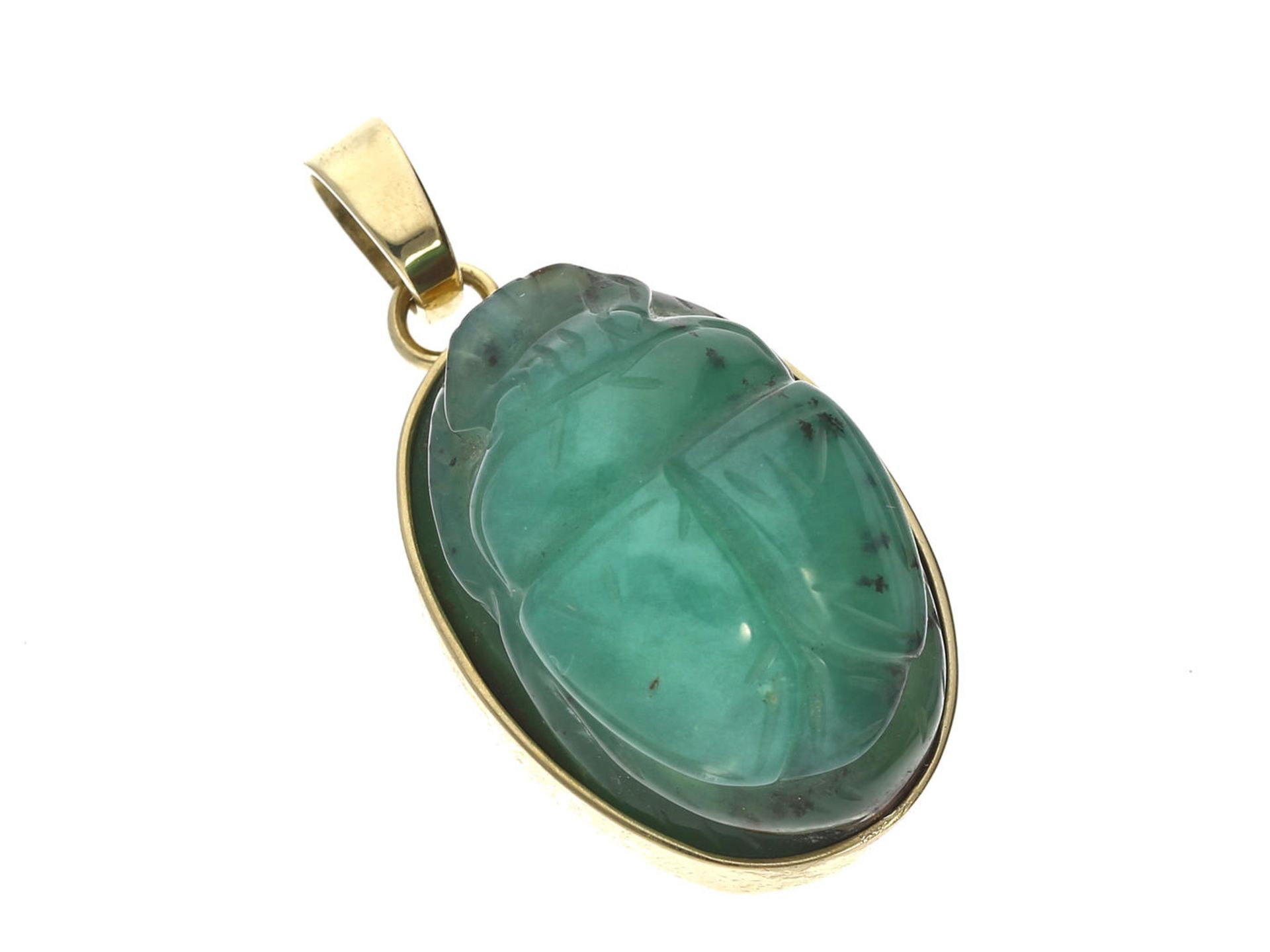 Anhänger: hochwertiger Goldschmiede-Anhänger mit geschnittenem Scarabäus aus Jade Ca. 4cm lang,