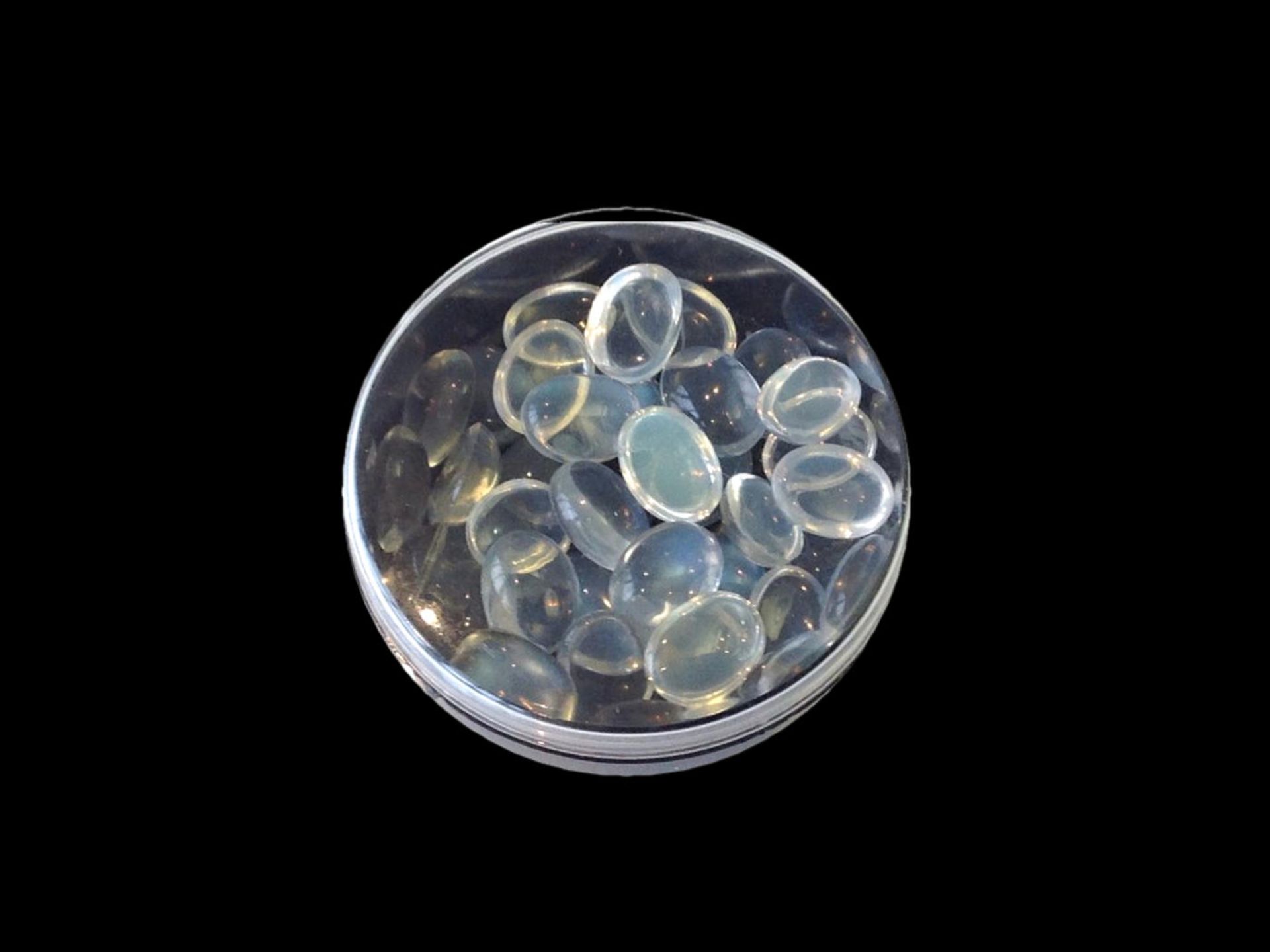 Steine: Konvolut feiner blauer Mondsteine, Herkunft Sri Lanka Insgesamt ca.37ct, Größe 6 x 8mm, sehr