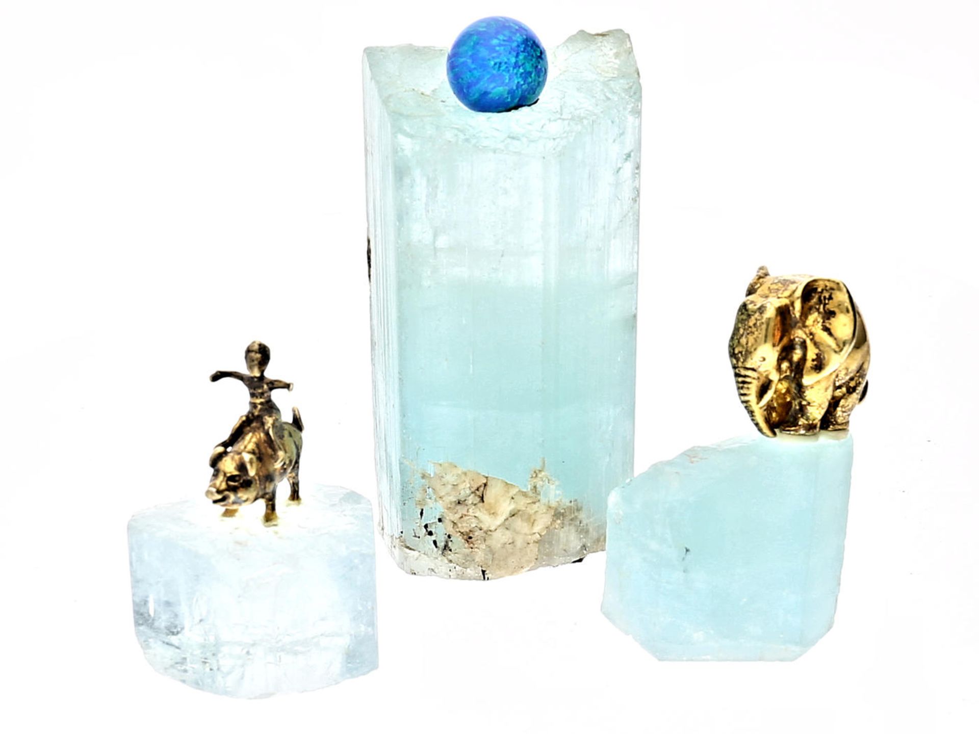 Steine: ungeschliffene Aquamarine, vintage Messeexponate einer Schmuckmesse, Restbestand einer