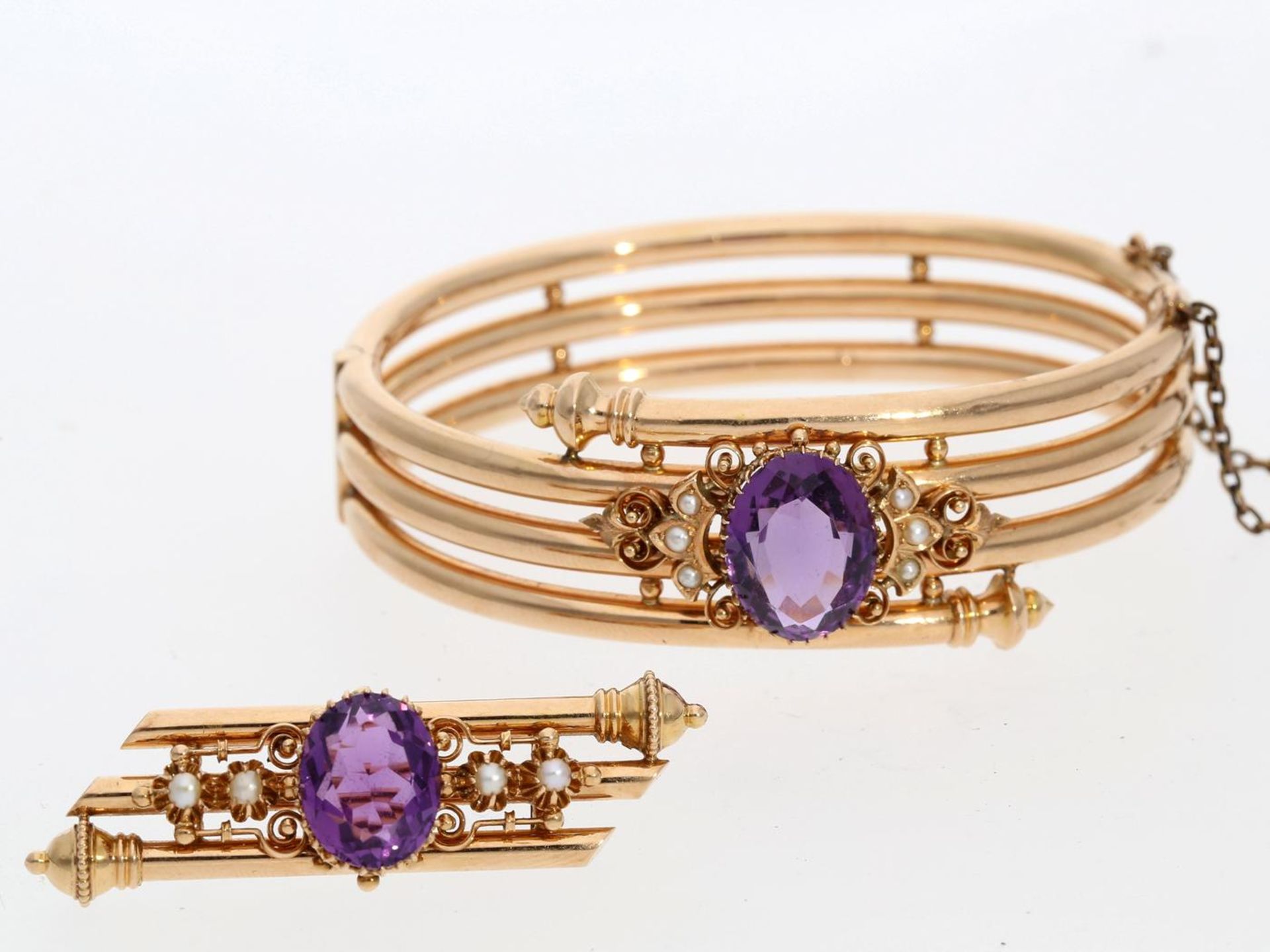 Armband/Armreif/Brosche: antikes Schmuckset, besetzt mit feinen Amethysten, Originalbox, um 1900