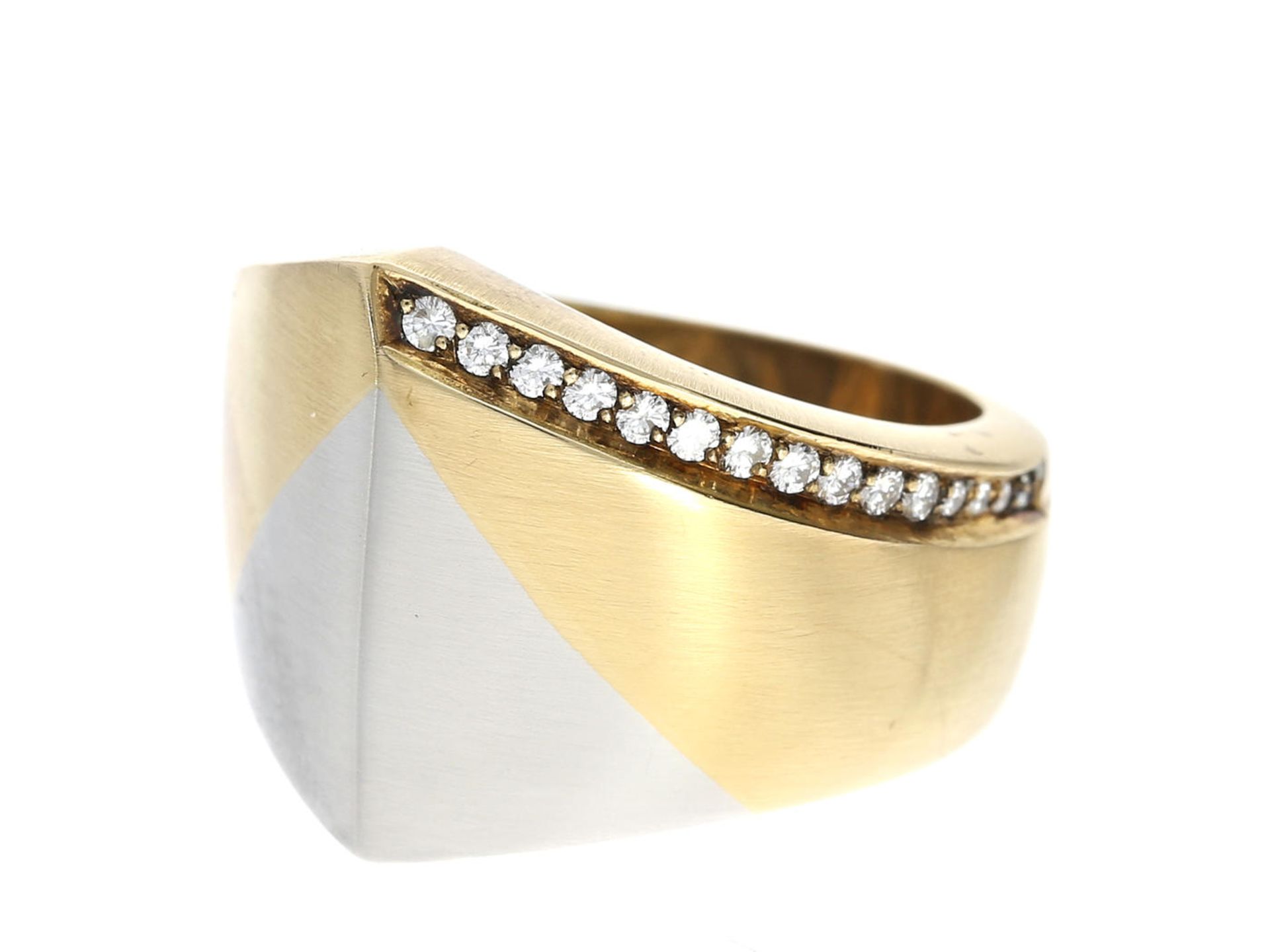 Ring: moderner, ehemals teurer und ausgefallener Goldschmiedering in Bicolor mit Brillantbesatz,