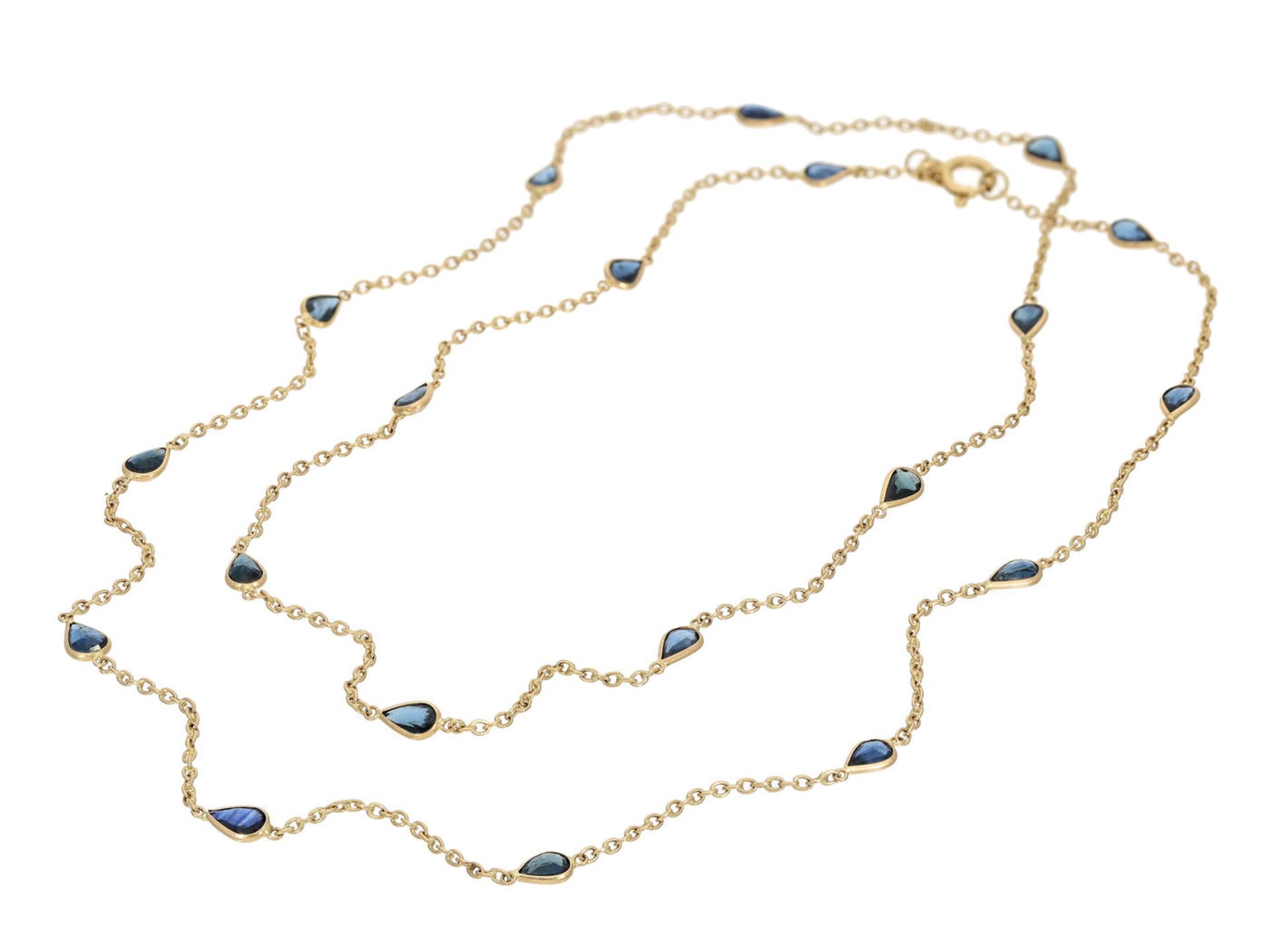 Kette: lange, zierliche Goldkette mit kleinen Saphiren im Tropfenschliff Ca. 69cm lang, ca. 5,6g,