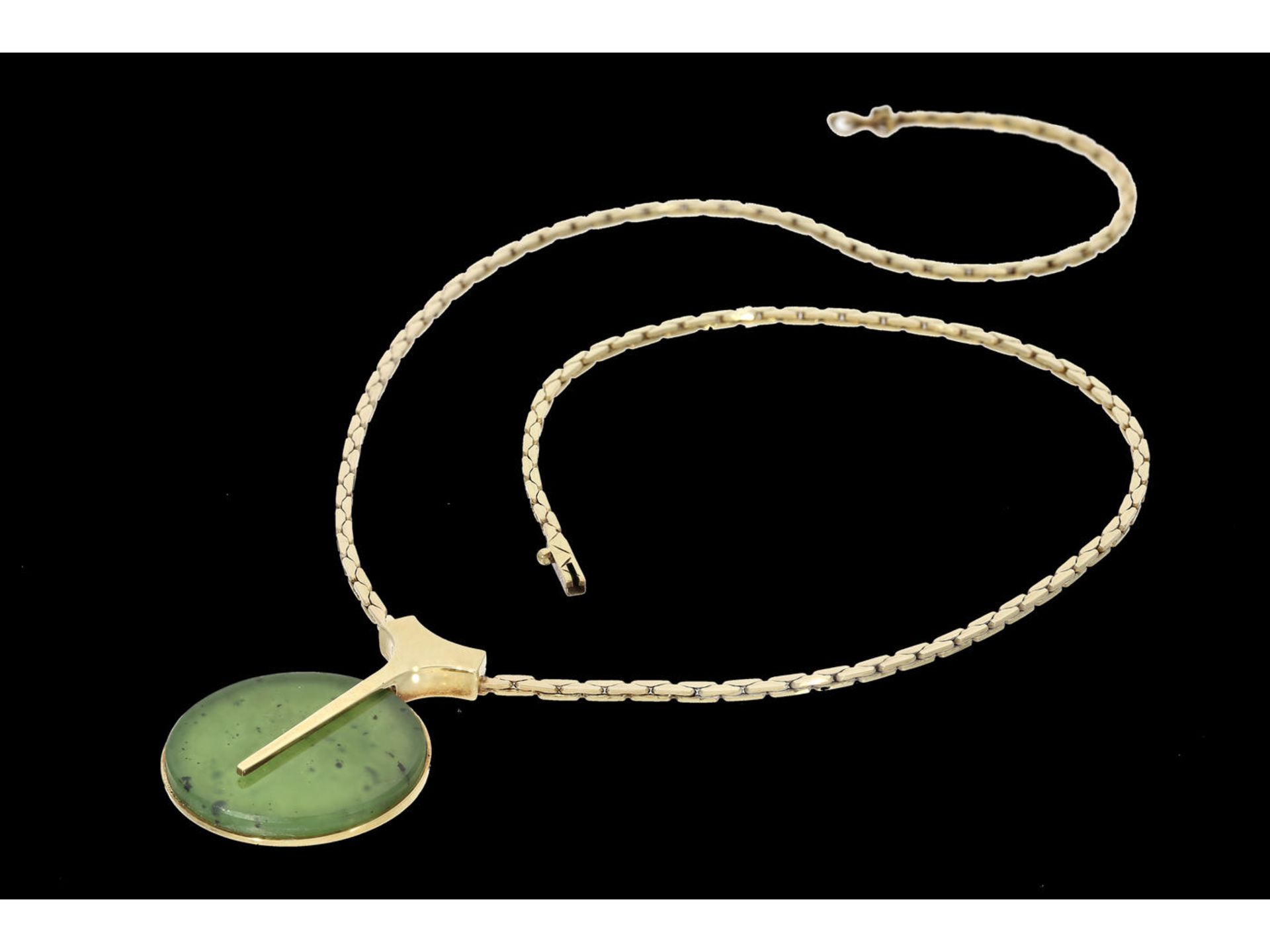 Kette/Collier: ausgefallenes vintage Mittelteil-Collier mit Jade Ca. 45cm lang, ca. 19,1g, 14K Gold,