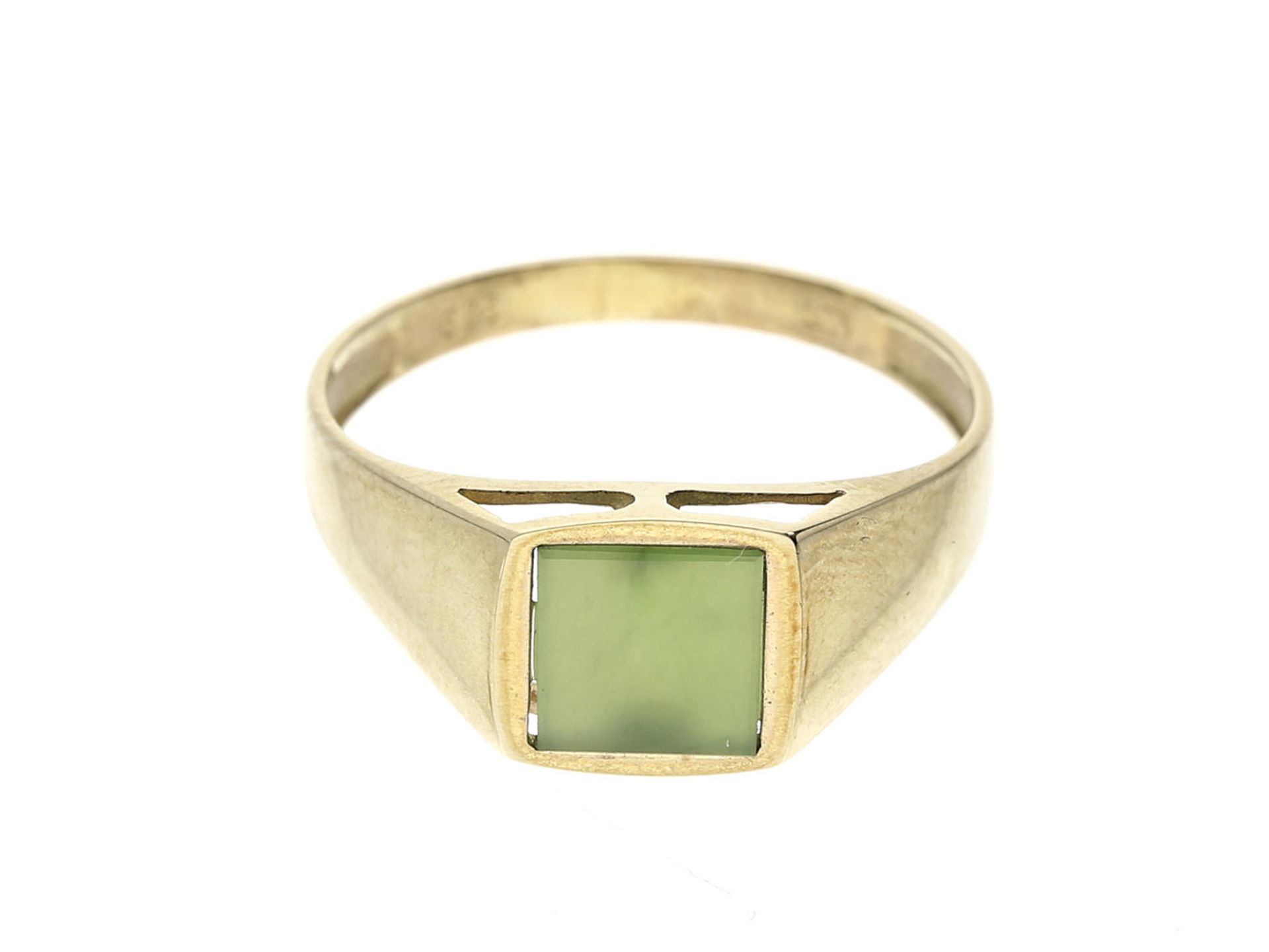 Ring: vintage Goldschmiedering mit grünem Farbstein, russische Jade Ca. Ø 17,5mm, RG55, ca. 1,5g, 8K