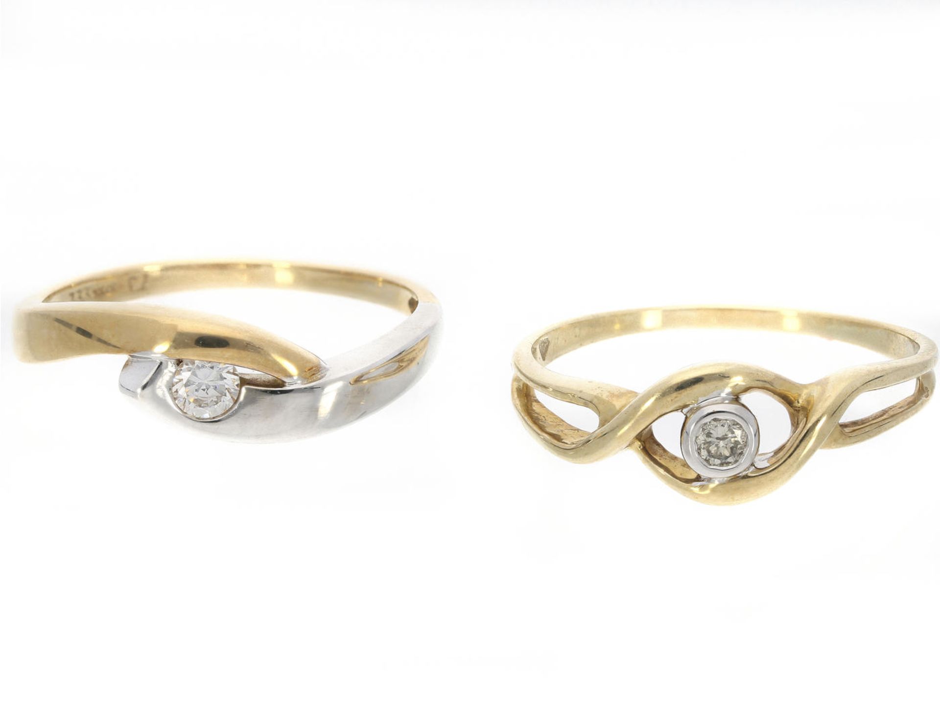 Ring: Konvolut aus 2 Goldringen, 8K/14KGold 1. ca. Ø17,5mm, RG55, ca. 1,9g, 8K Gold, Bicolor,