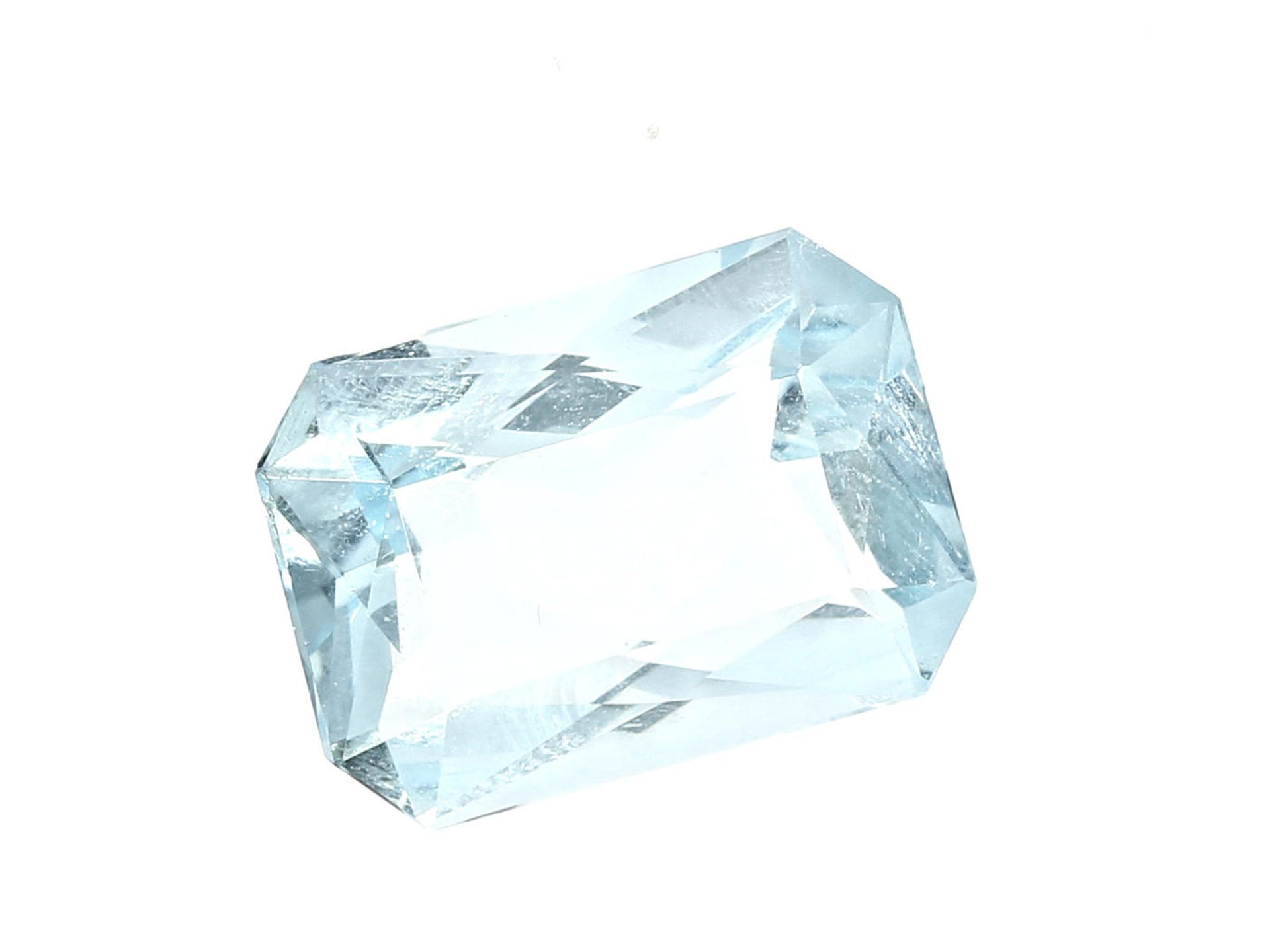 Aquamarin: großer, feiner Aquamarin von 17,1ct Ca. 20 × 14,5 × 8,5mm, Smaragd-Schliff, hellblauer