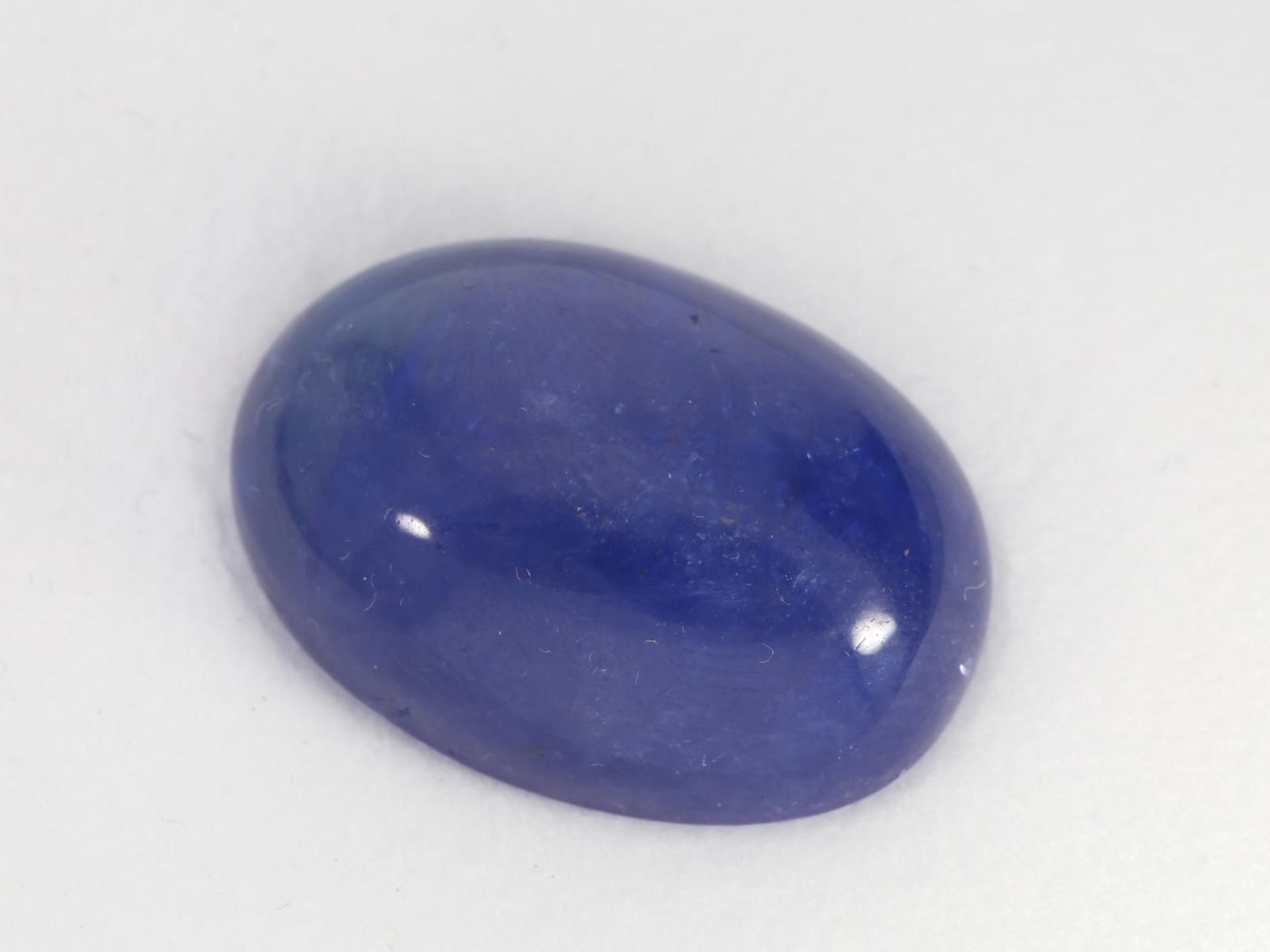 Steine: sehr großer Tansanit-Cabochon von 53ct Ca. 26,98 × 19,4 × 11mm, Tansanit von 53ct,