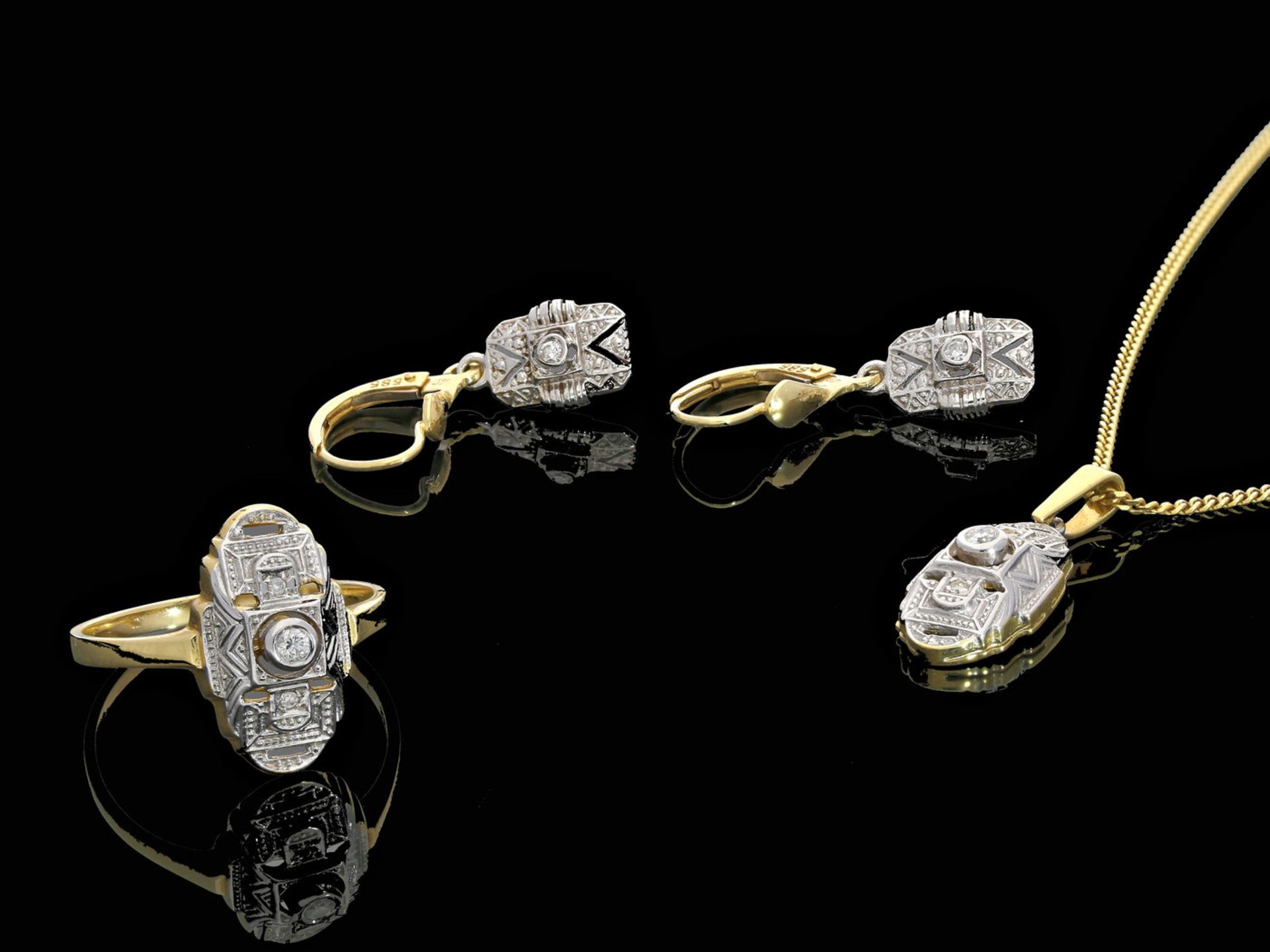 Ring/Ohrschmuck/Anhänger: vintage Schmuck-Set aus 14K Gold mit kleinen DiamantenInsgesamt ca. 8,