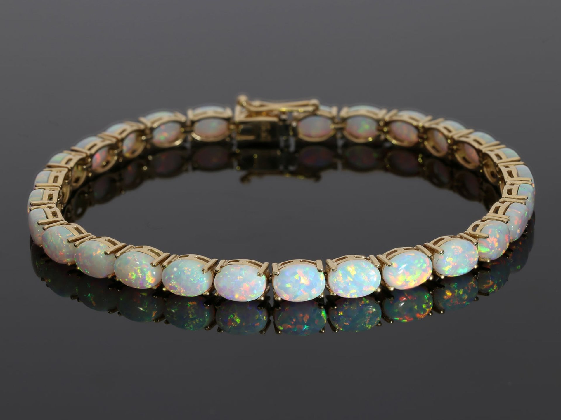 Armband: sehr dekoratives und aufwändig gearbeitetes Opal-GoldschmiedearmbandCa. 20,5cm lang, ca.