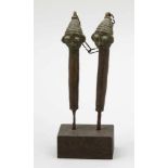 Figurenpaar Yoruba/Nigeria. Metall. H. 21 cm. Ogbemi-Figuren oder auch Freundesfiguren.