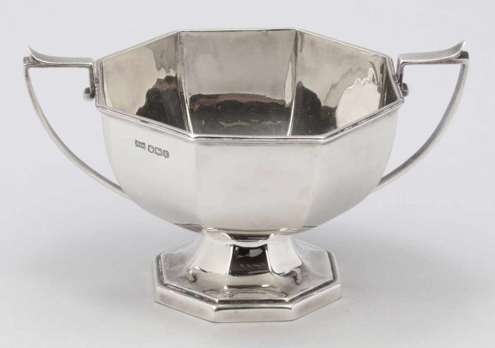 Henkelschale / Bowl Sheffield/England, um 1924/25. 925er Silber. Punzen: Herst.-Marke, Stadt- und